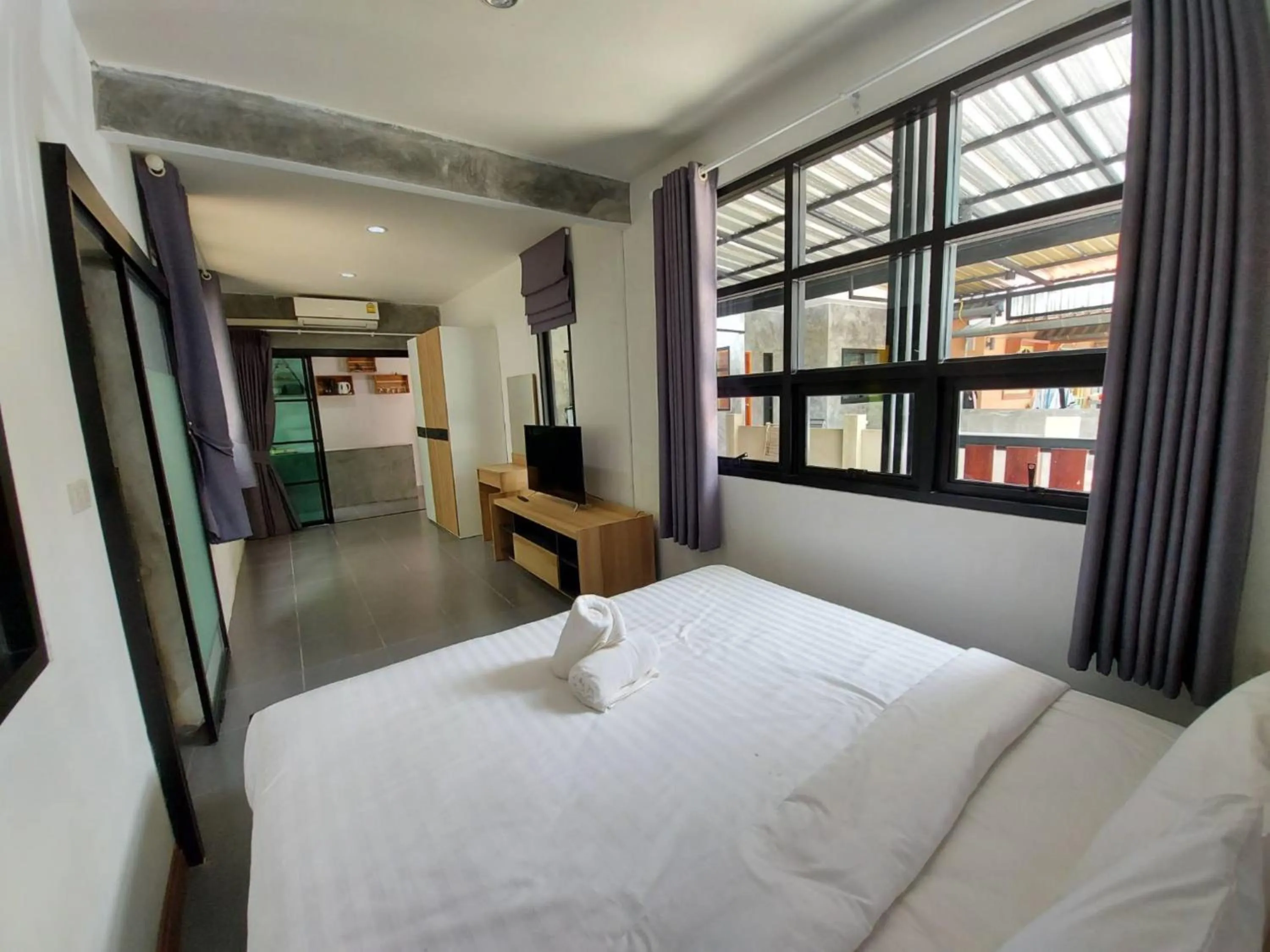 Photo of the whole room, Bed in Malinee Resort