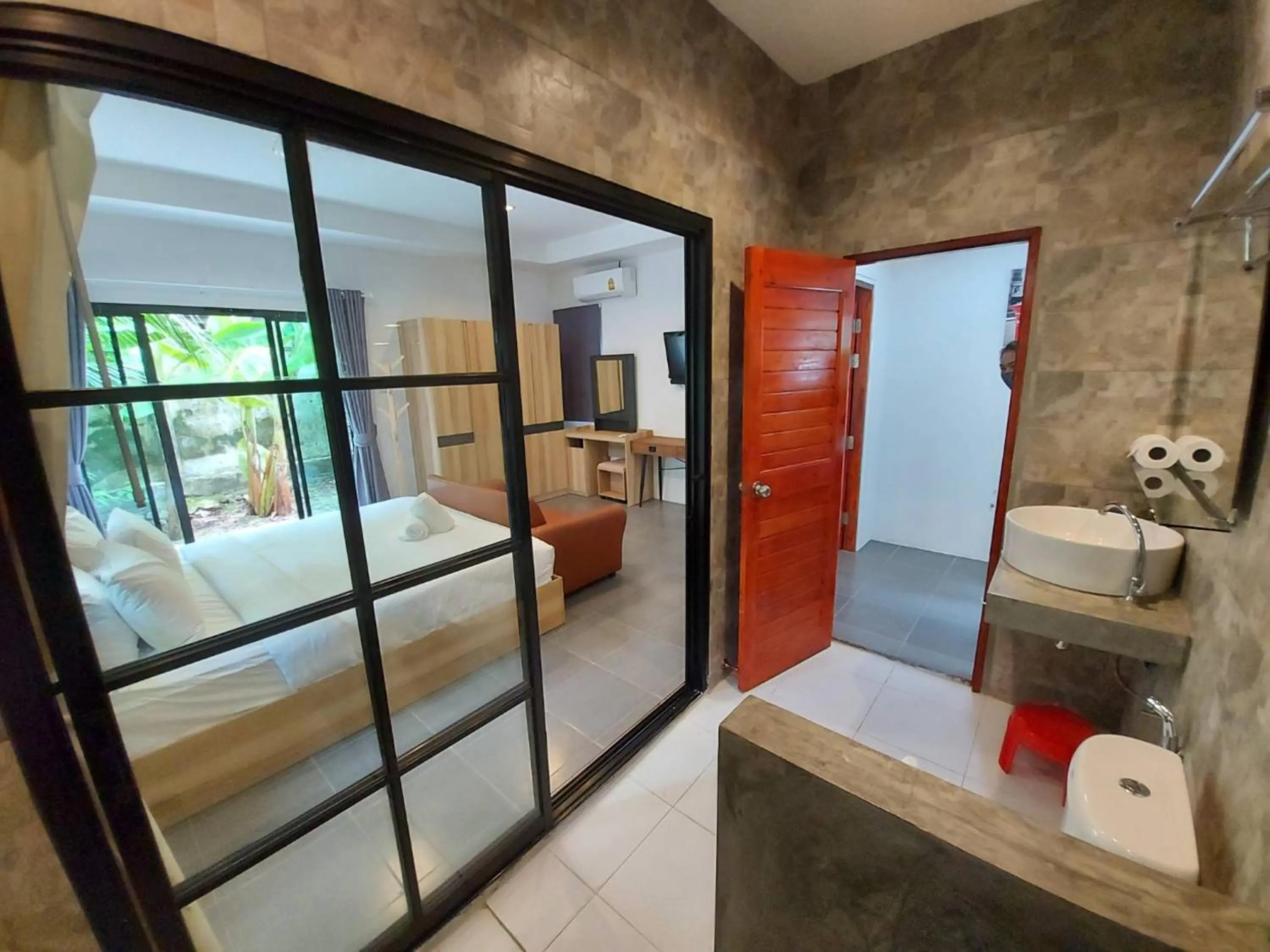 Bathroom, Bed in Malinee Resort