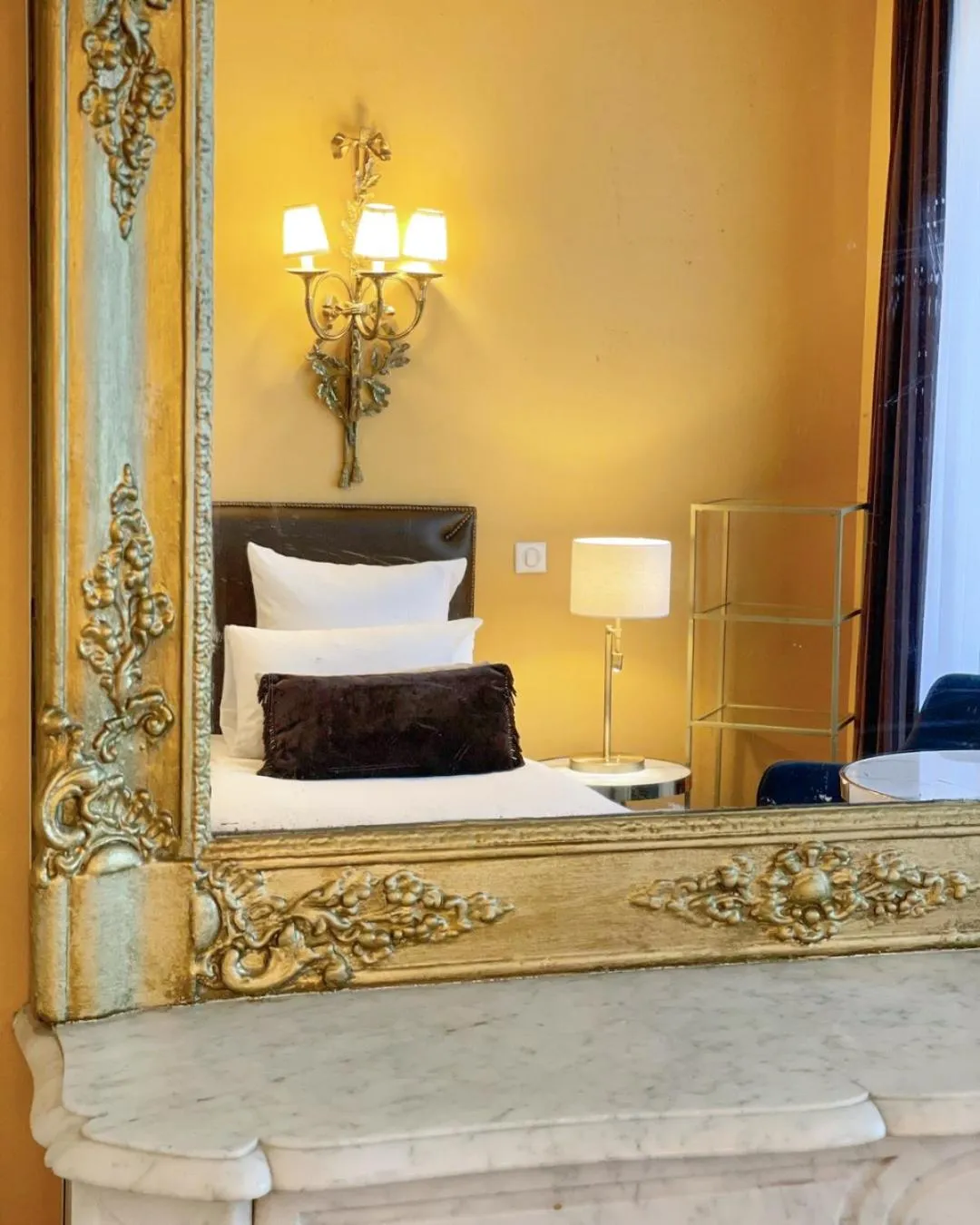 Decorative detail, Bed in Hotel Des Deux Continents