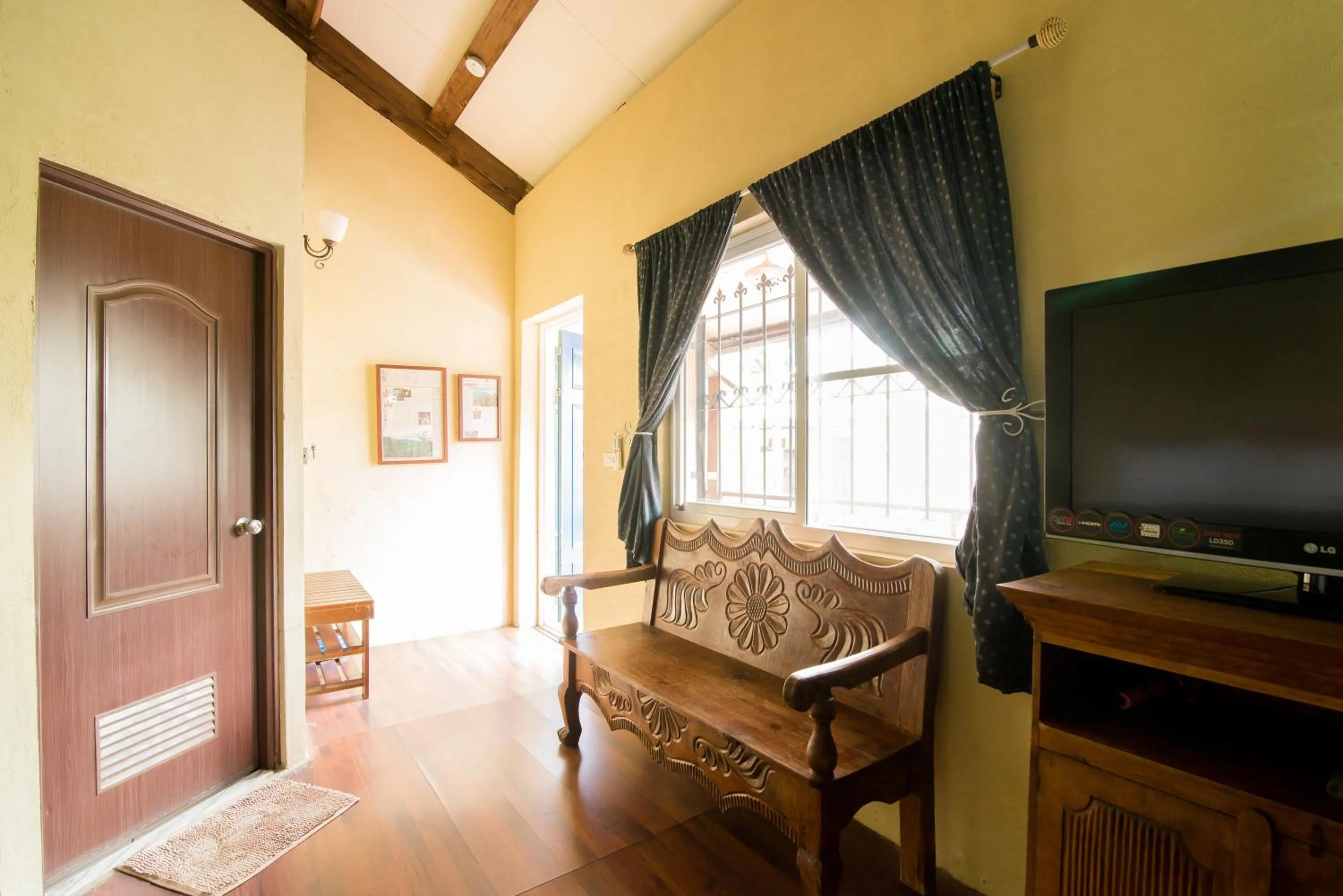 TV and multimedia in Monet Garden Coffee Farm