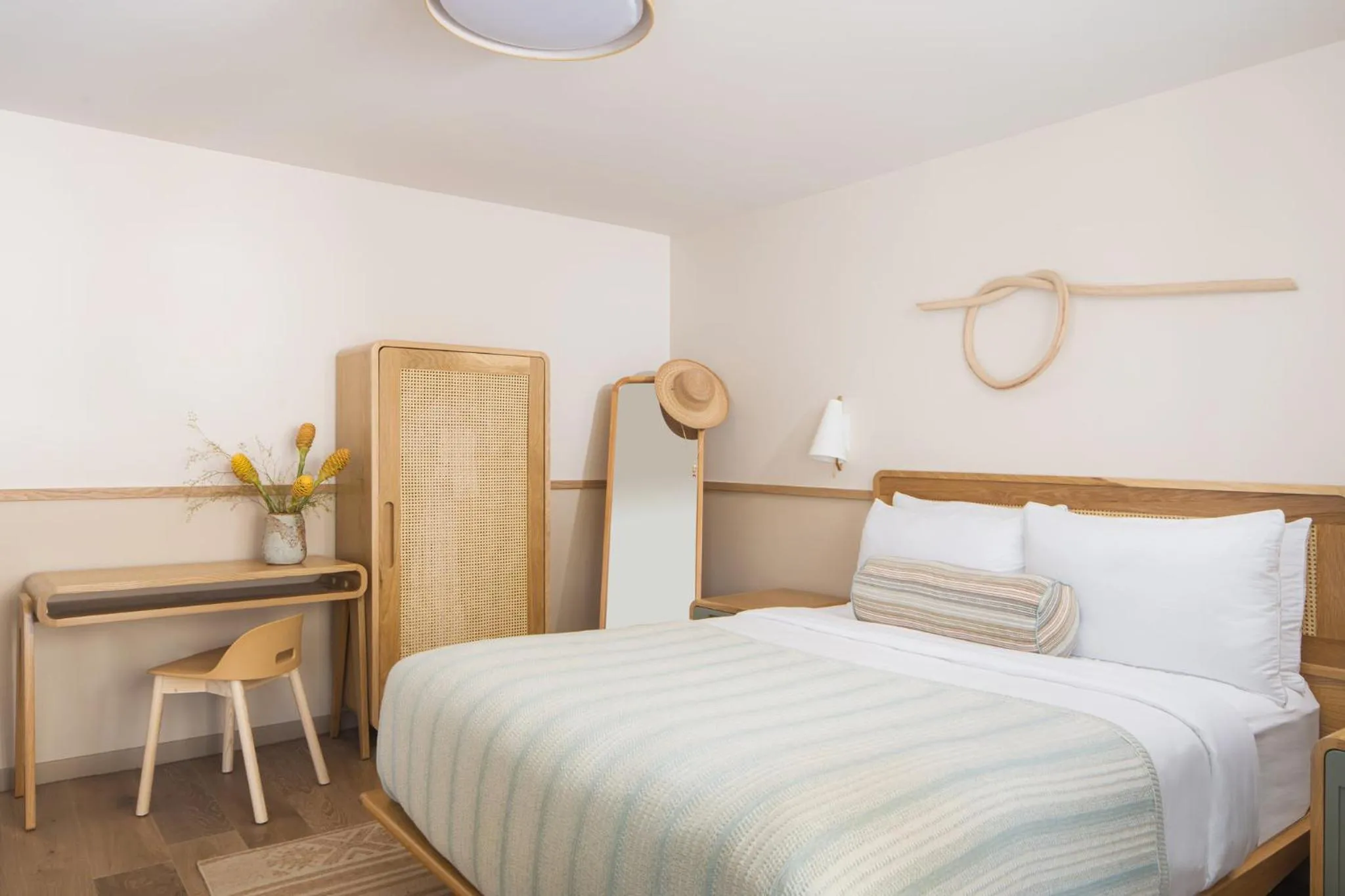 Photo of the whole room, Bed in The Ryder Hotel