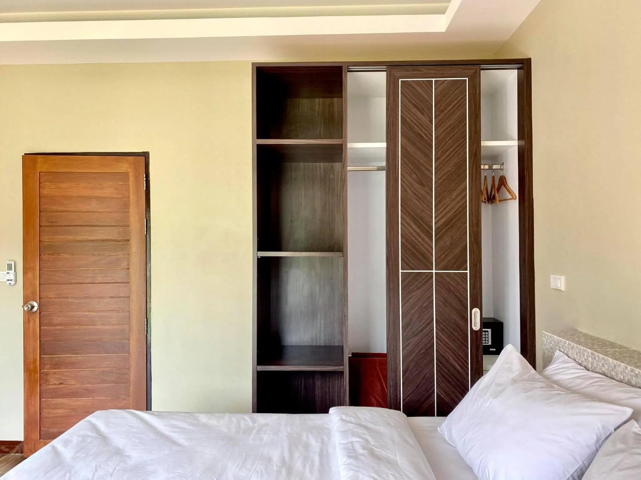 Bedroom, Bed in Blue Aura Pool Villa