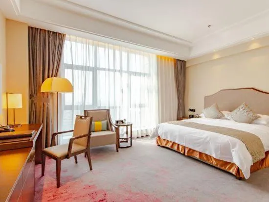 Bed in Binhai Jinling International Hotel