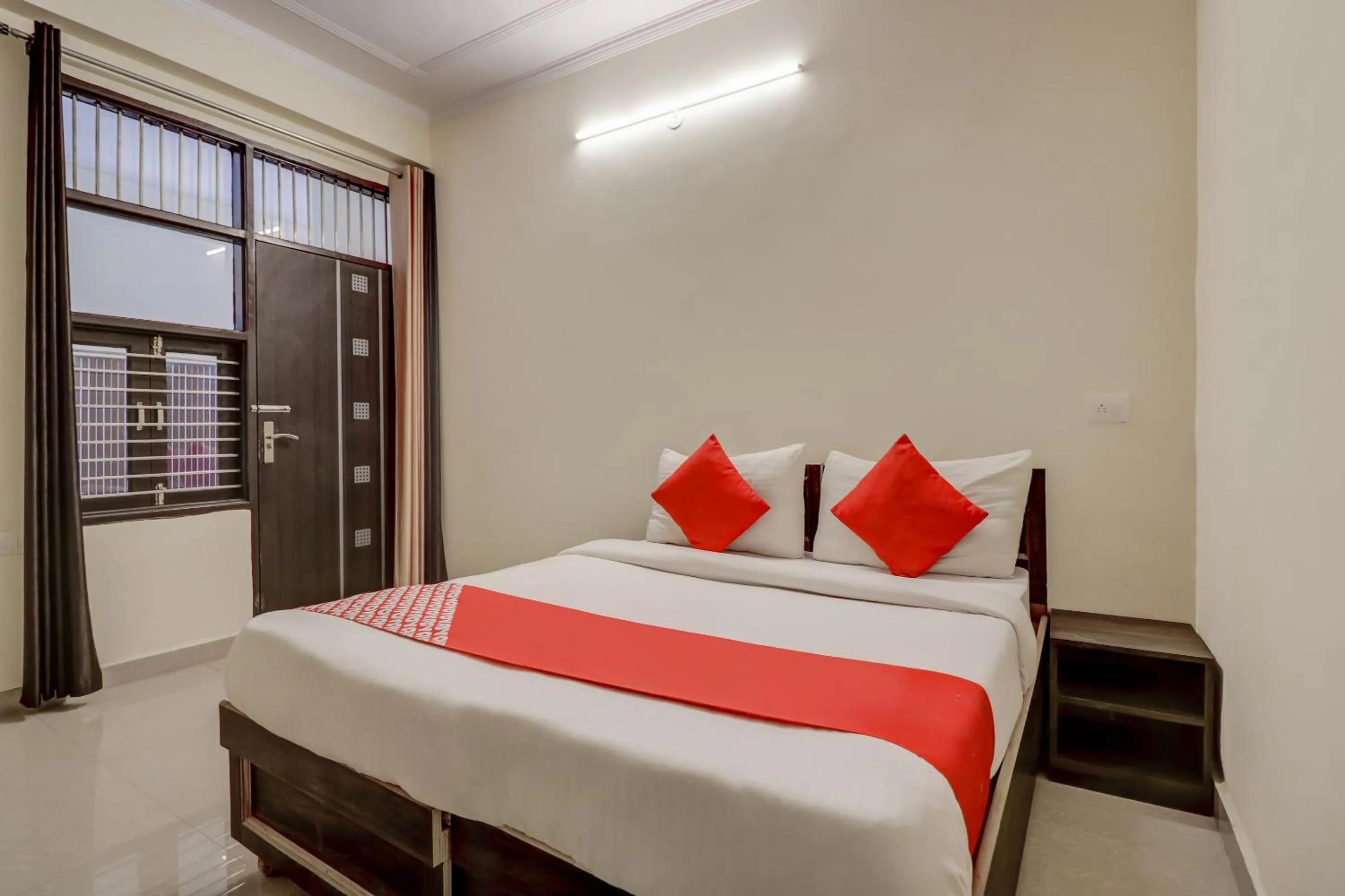 Bedroom in Hotel O Sapphire Near Omaxe Gurgaon Mall