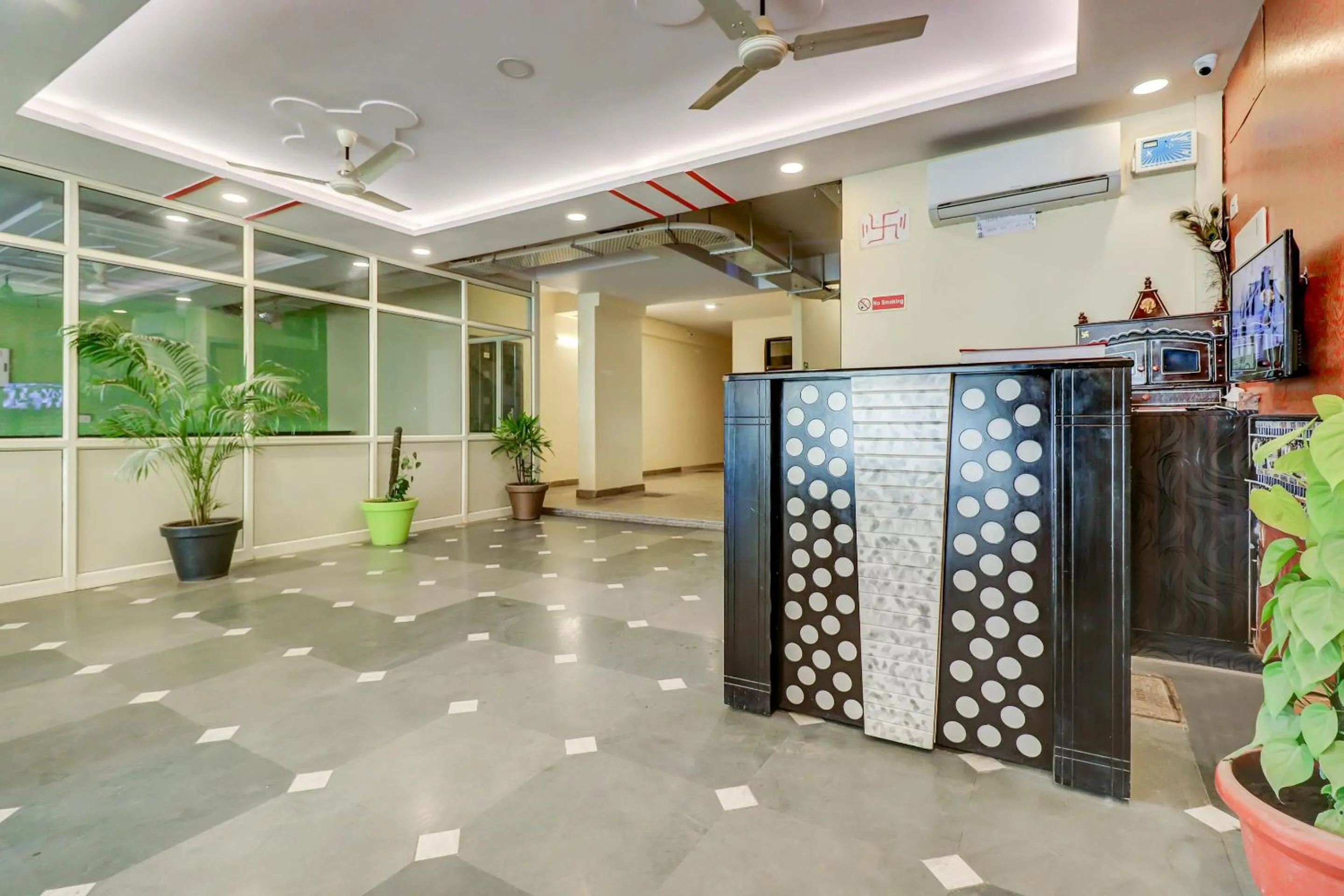 Lobby or reception in Hotel O Sapphire Near Omaxe Gurgaon Mall
