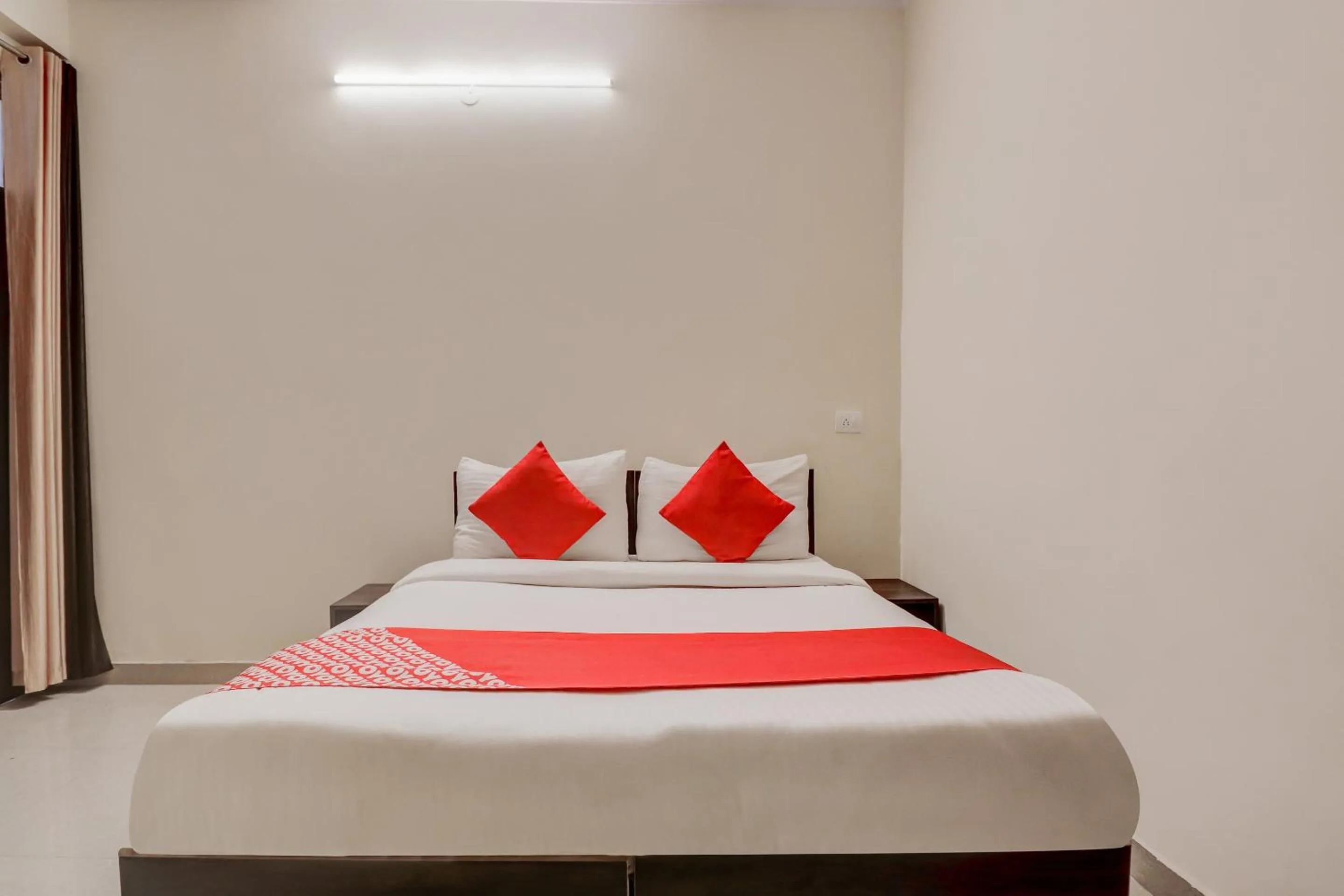 Bedroom in Hotel O Sapphire Near Omaxe Gurgaon Mall