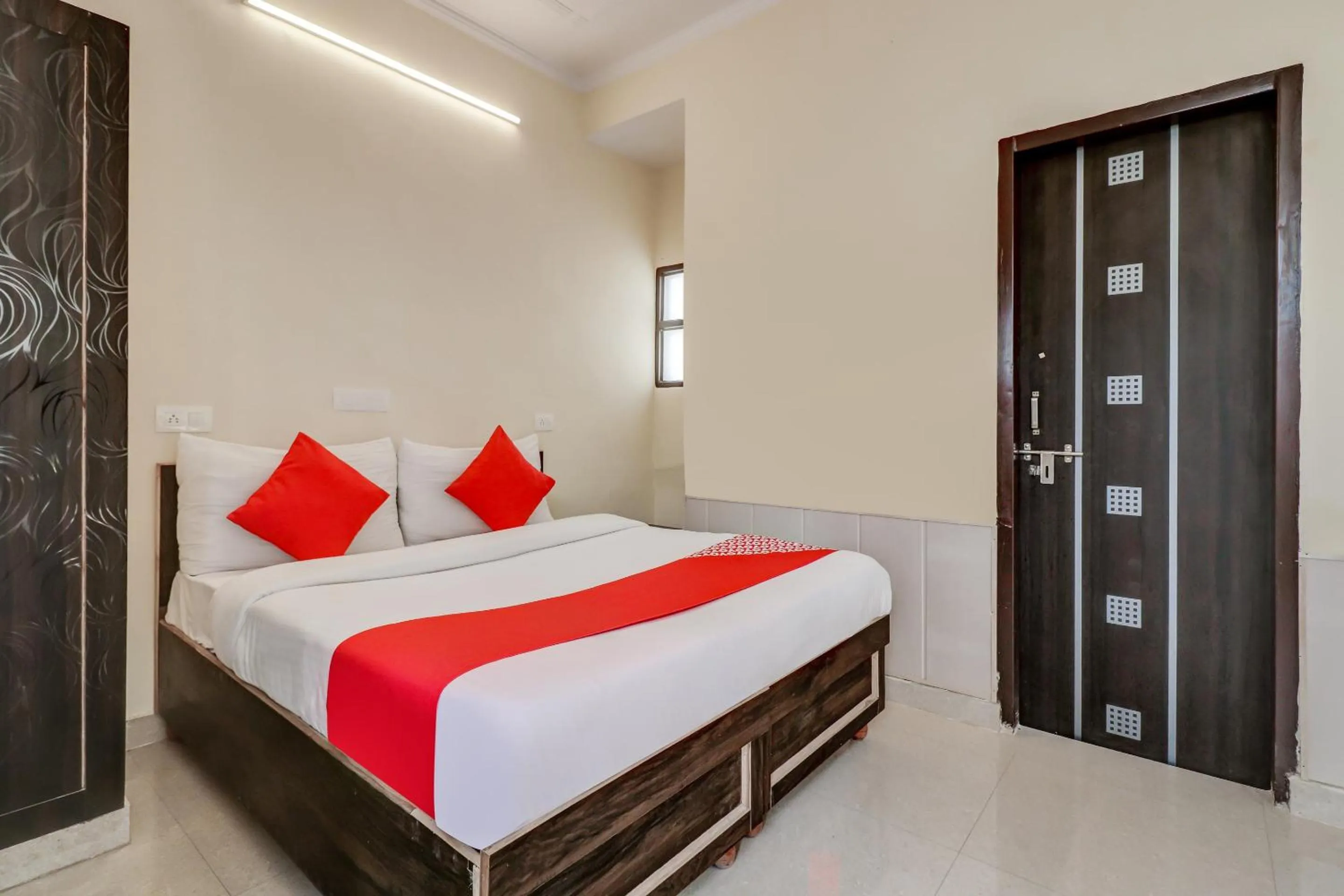 Bedroom in Hotel O Sapphire Near Omaxe Gurgaon Mall