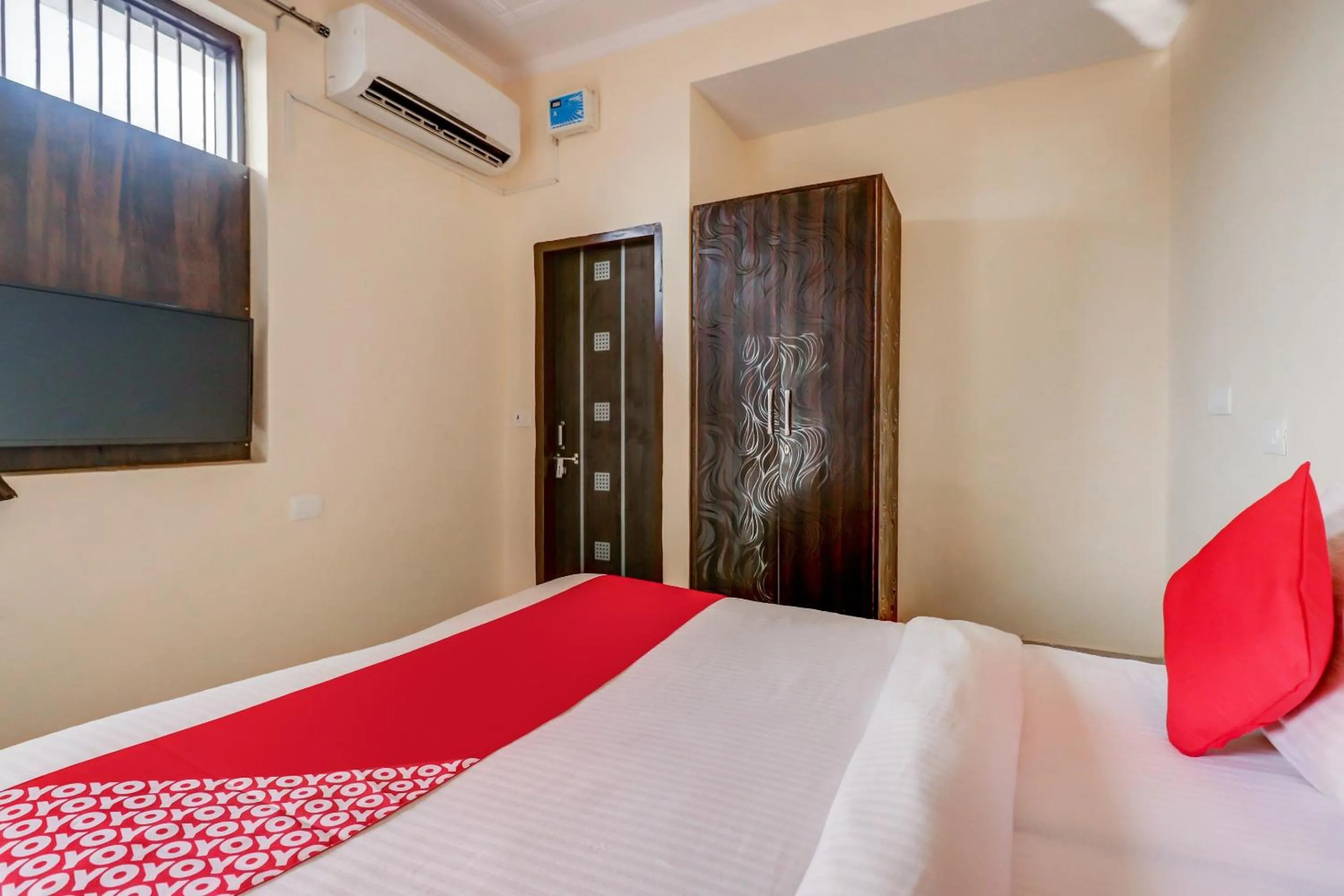 Bedroom in Hotel O Sapphire Near Omaxe Gurgaon Mall