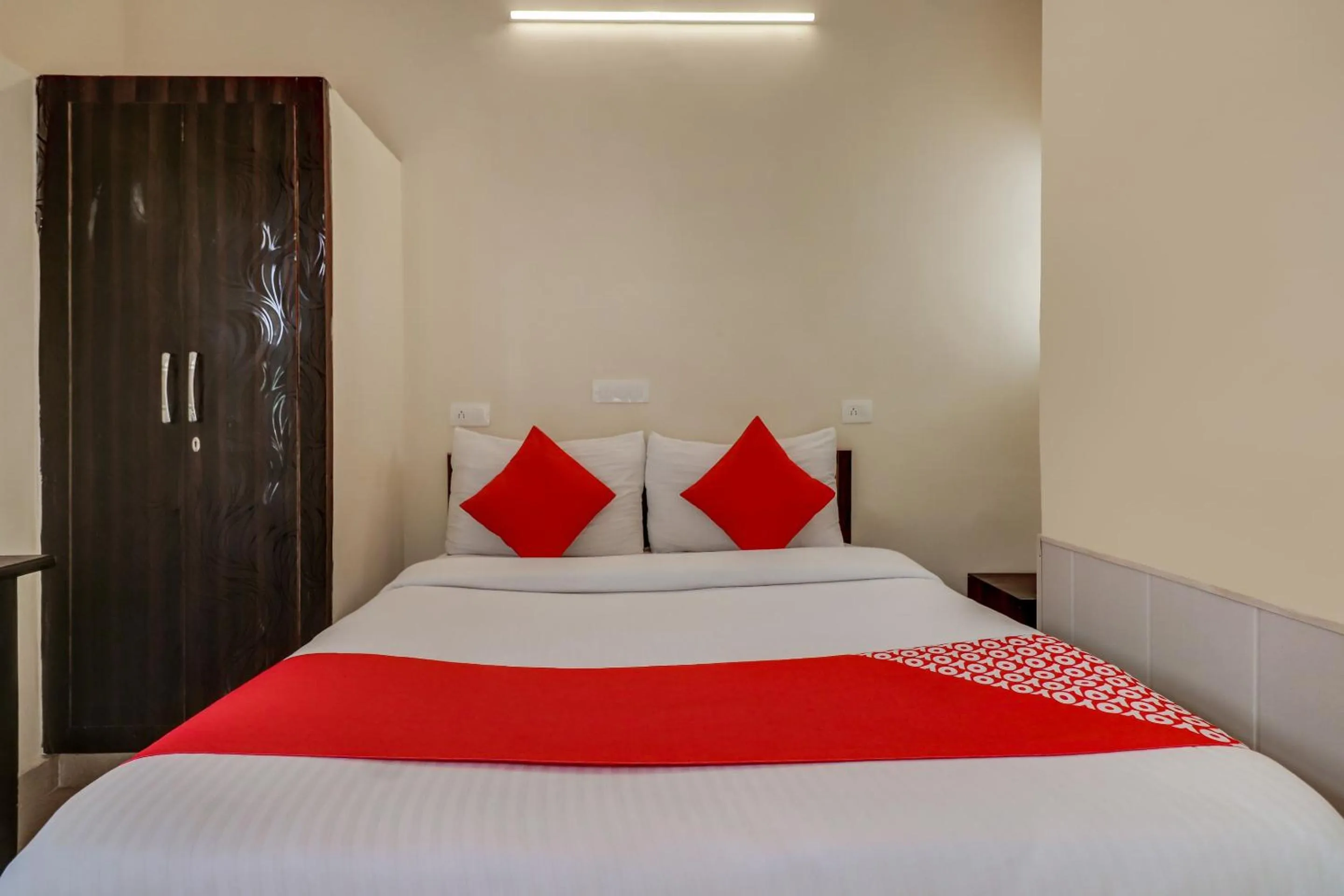 Bedroom, Bed in Hotel O Sapphire Near Omaxe Gurgaon Mall