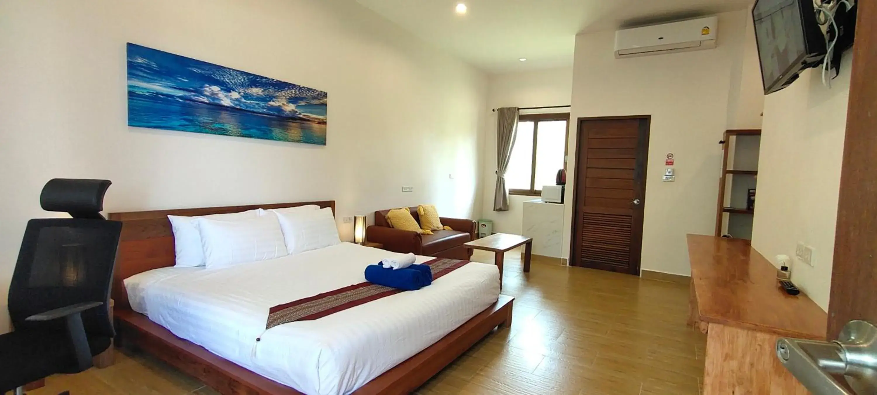 Double Room with Pool View in Le Grand Bleu Hotel Double Room with Pool View in Le Grand Bleu Hotel