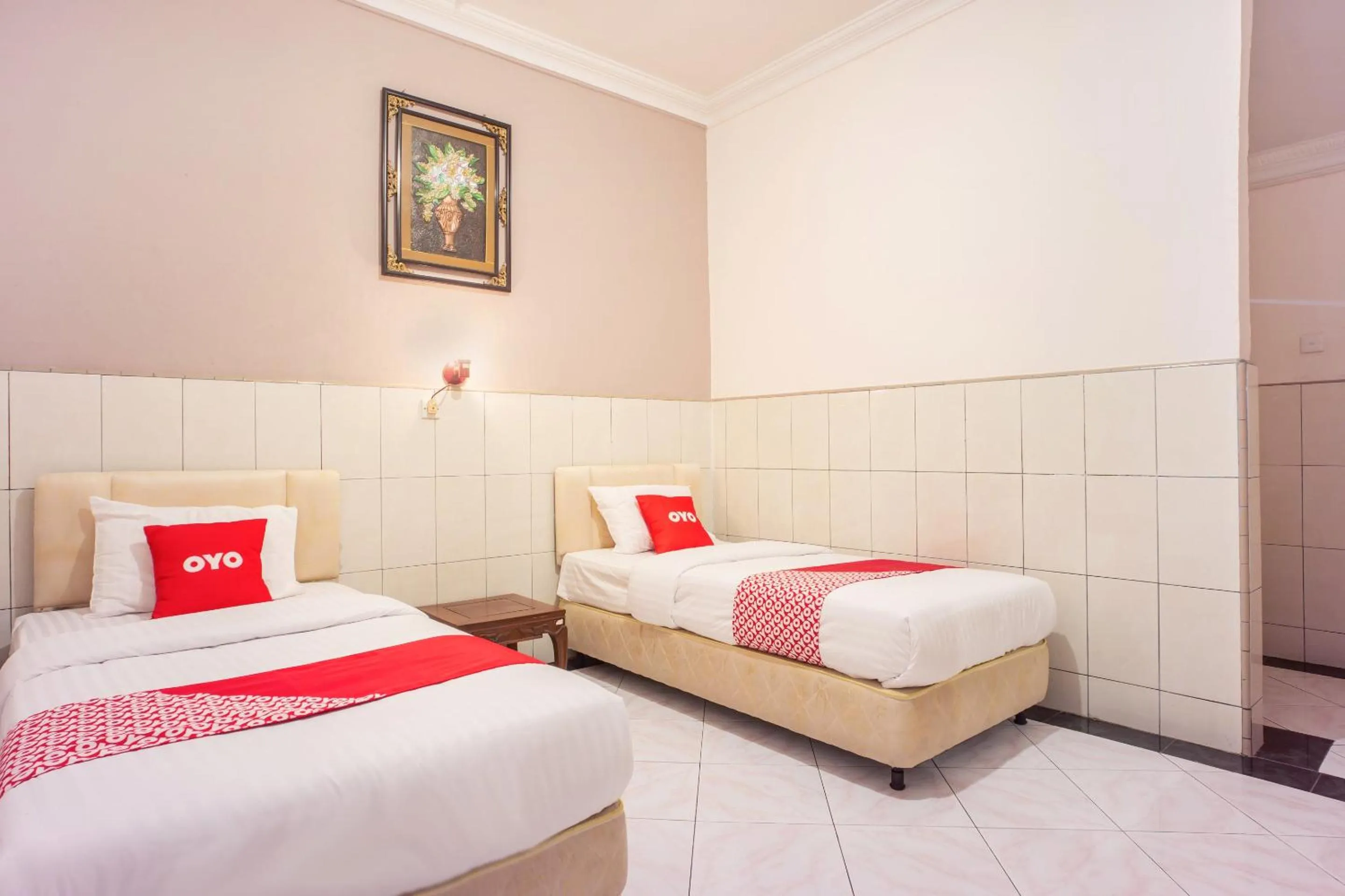 Bedroom, Bed in OYO 2180 Vina Vira Hotel