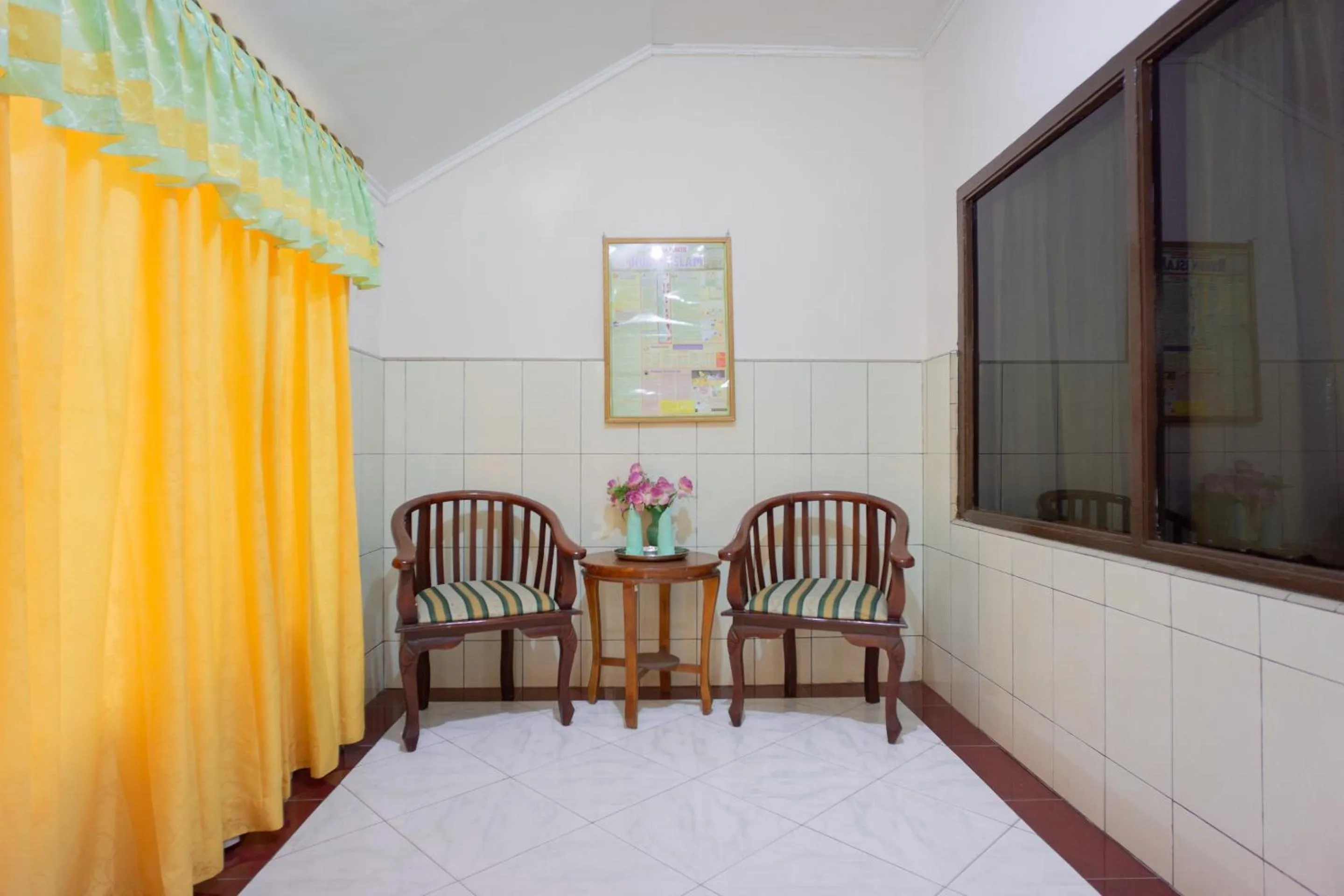 Bedroom in OYO 2180 Vina Vira Hotel