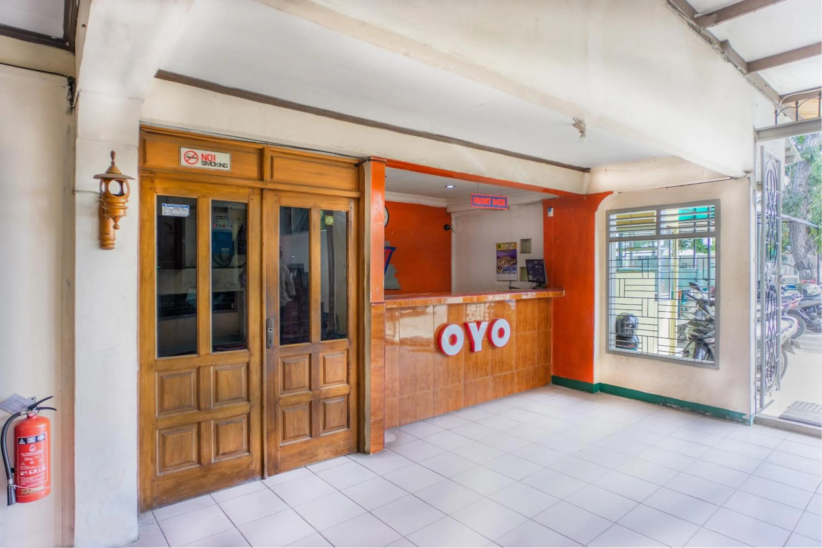 Lobby or reception in OYO 2180 Vina Vira Hotel