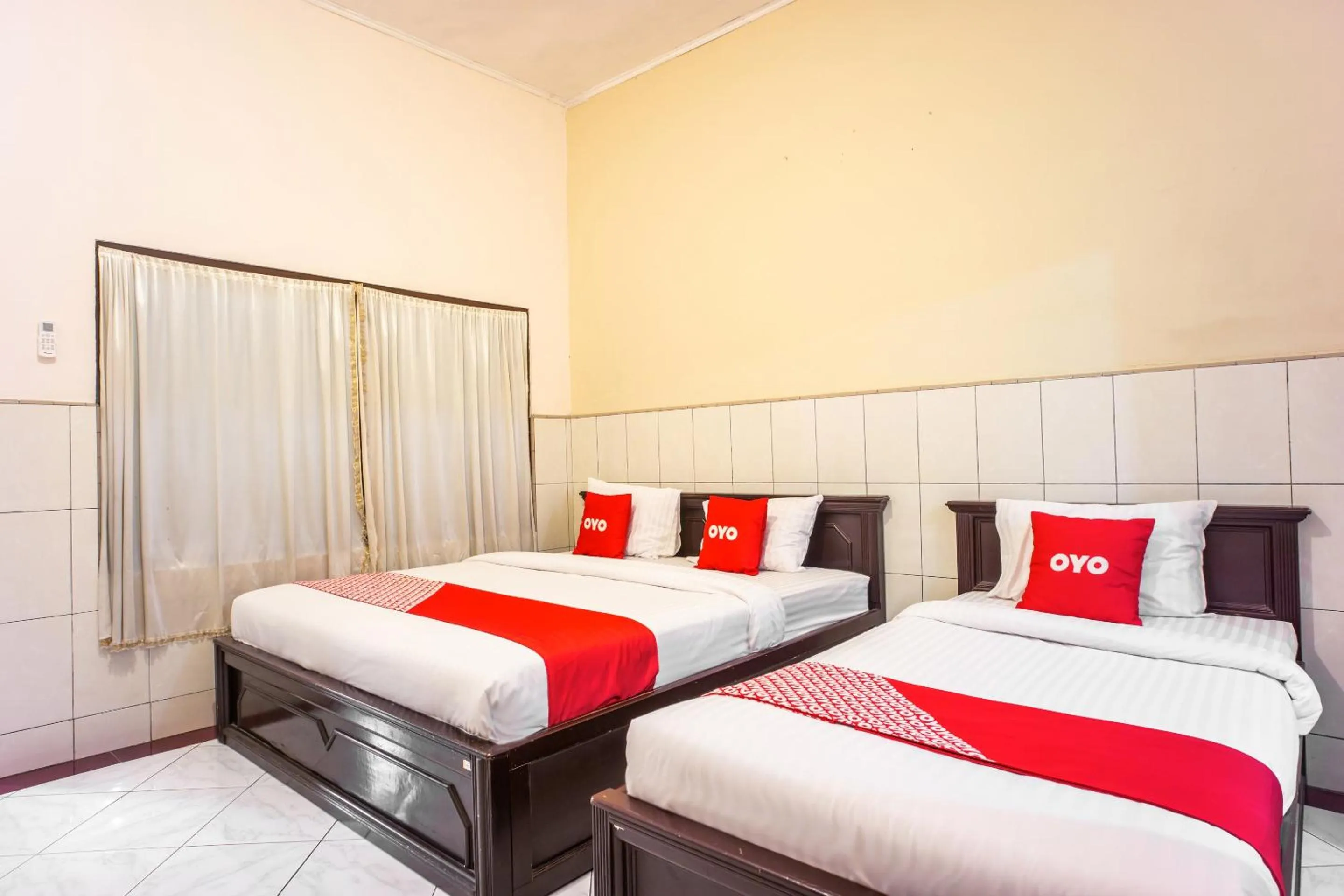 Bedroom, Bed in OYO 2180 Vina Vira Hotel