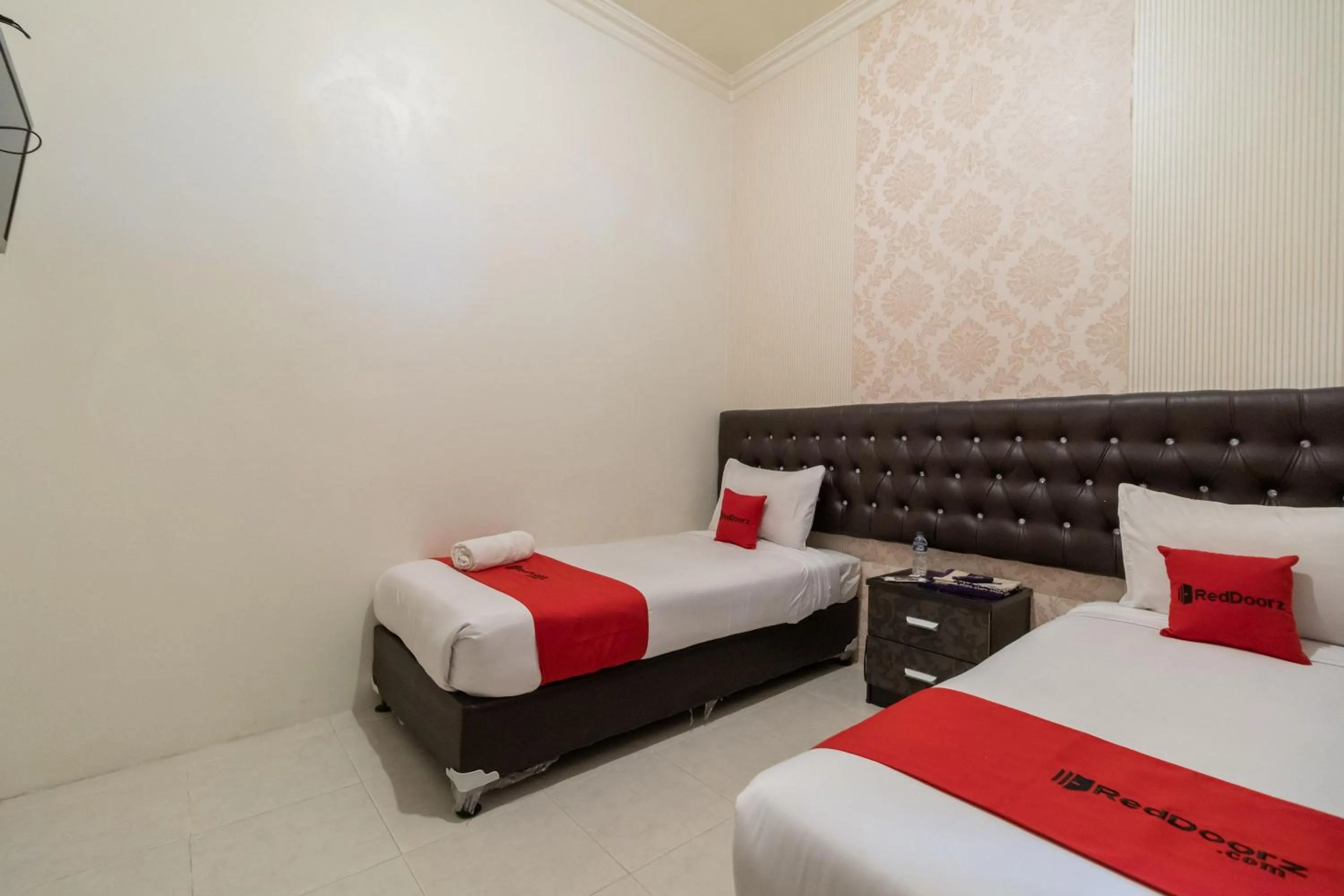 Bedroom, Bed in RedDoorz Syariah at D'Ostha Residence
