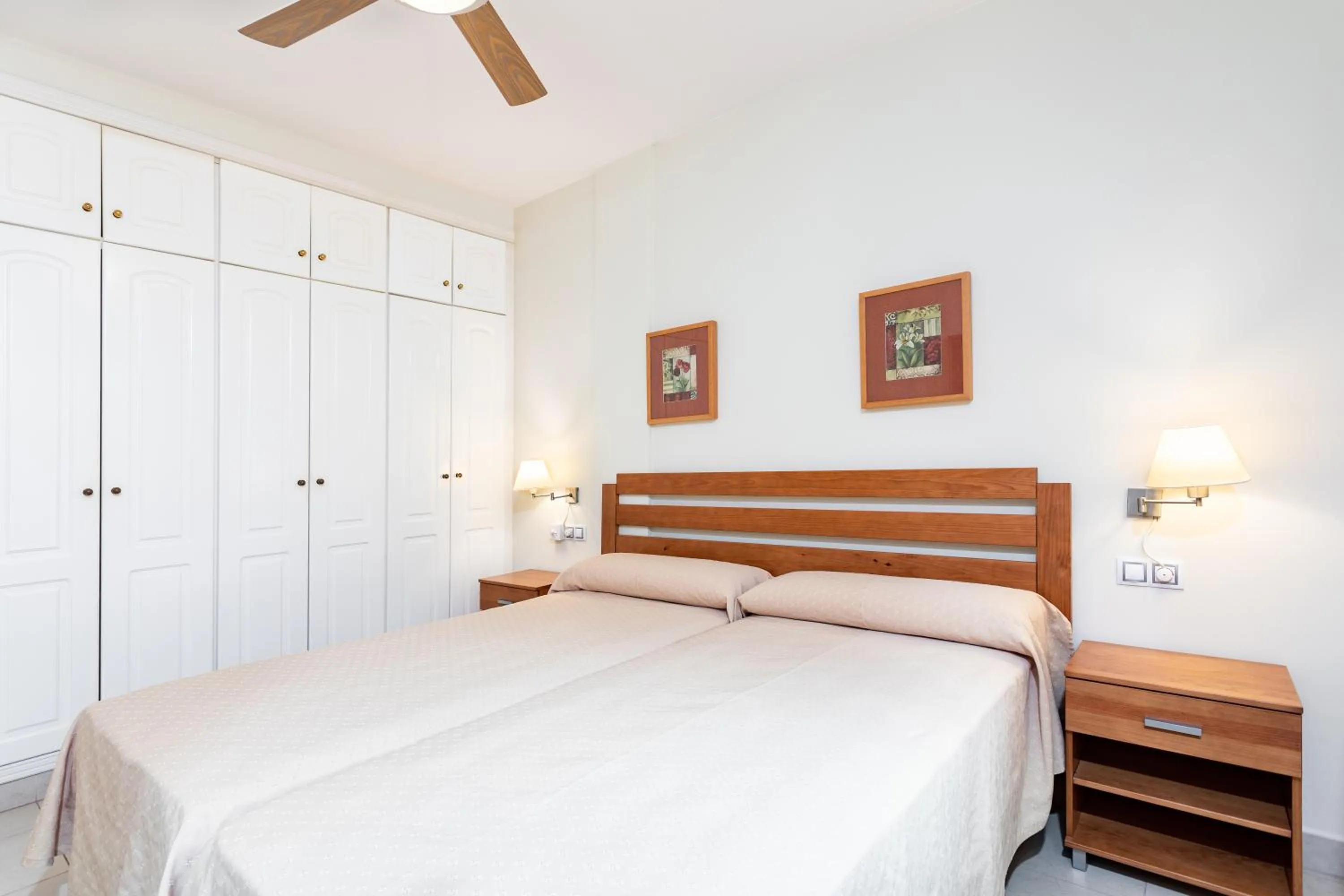 Bedroom, Bed in Residencial El Llano