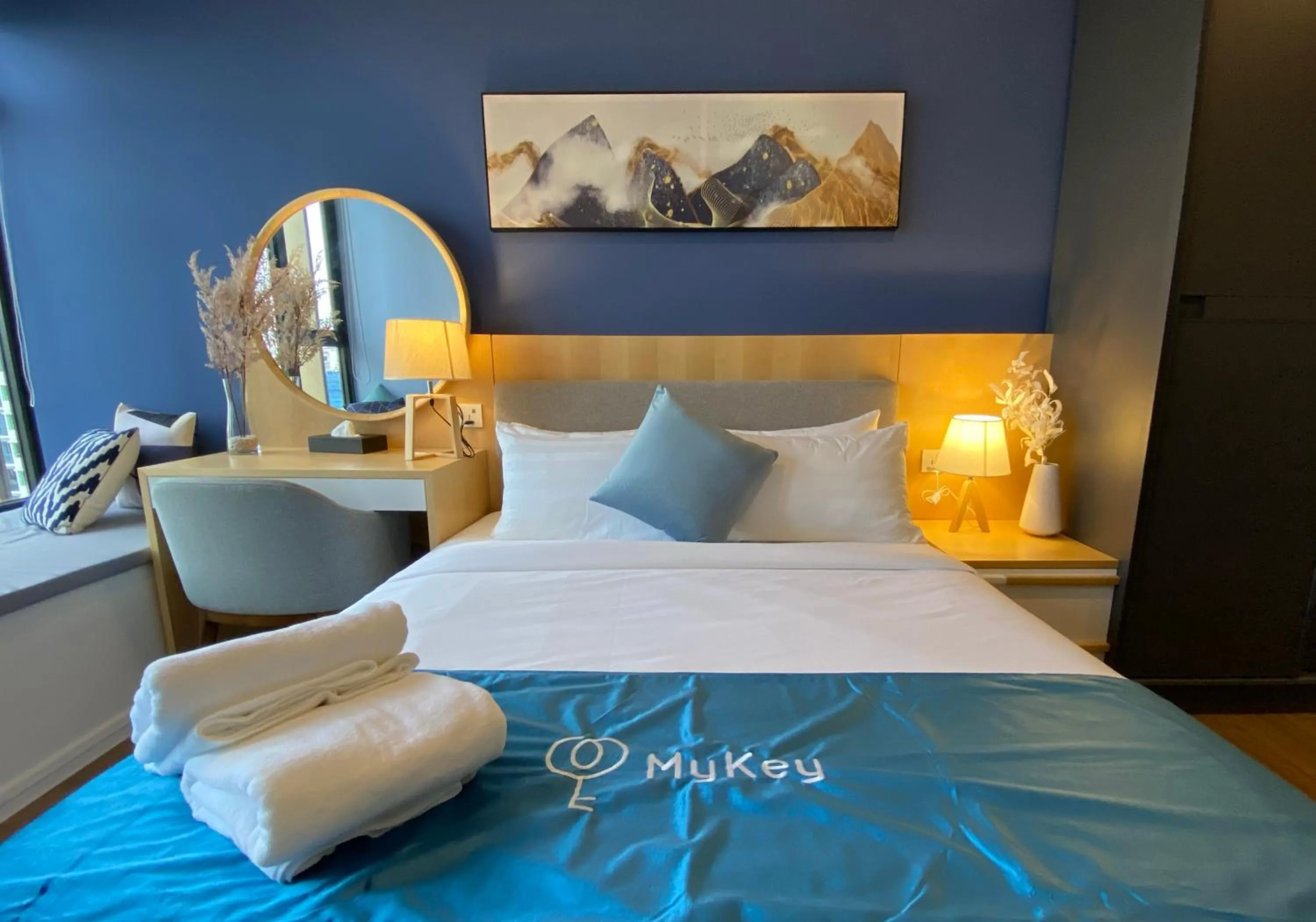 Photo of the whole room, Bed in Ceylonz Suites by MyKey