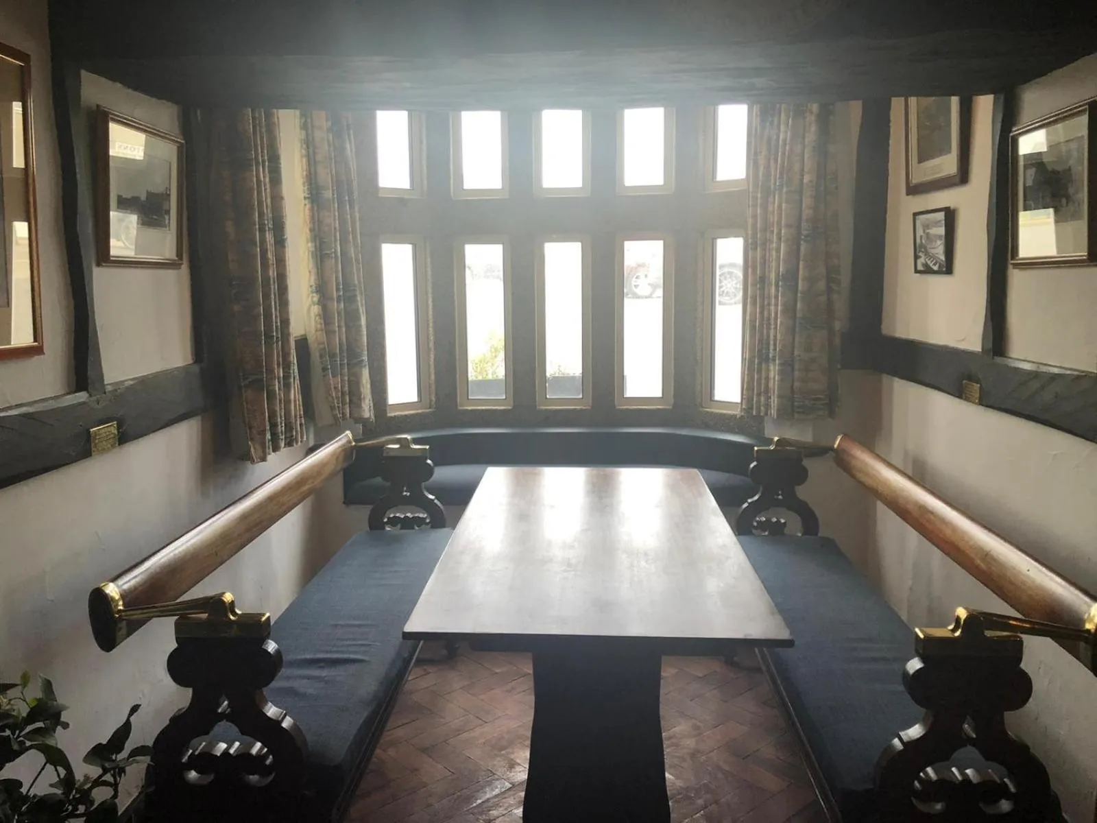 Lounge or bar in The Top House Inn