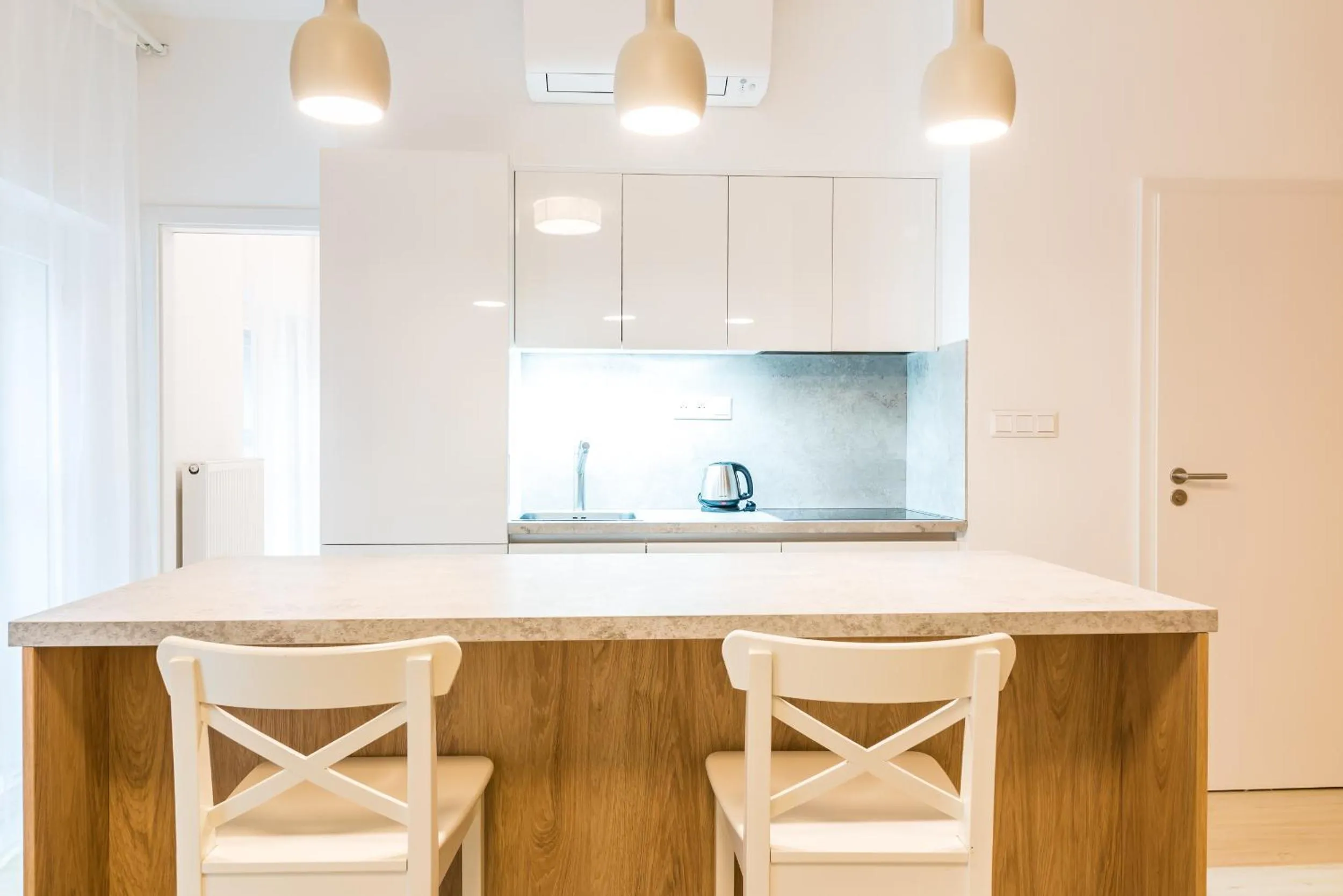 Seating area in City Castle Apartments Free Parking