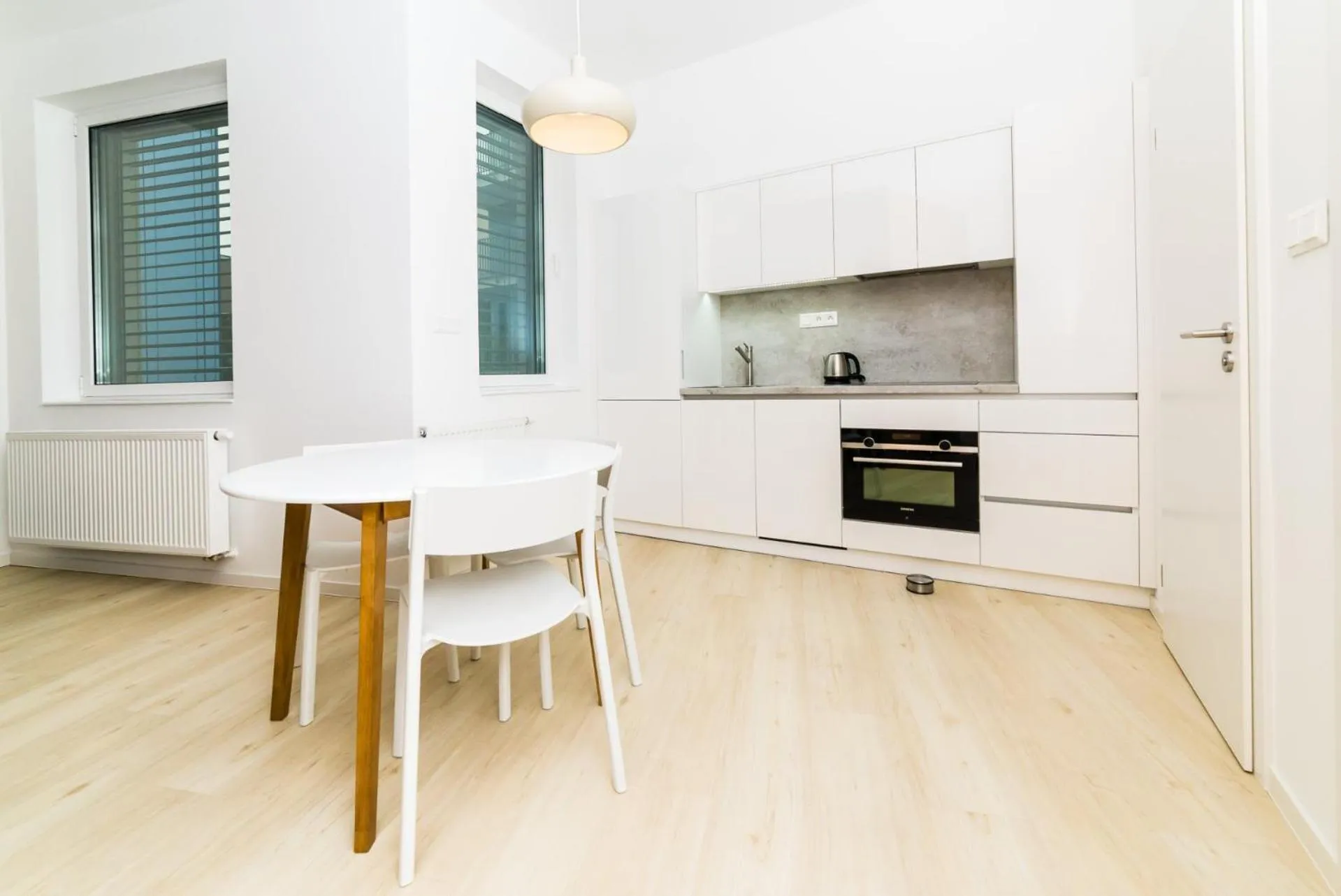 Dining area in City Castle Apartments Free Parking