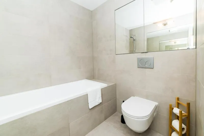 Toilet in City Castle Apartments Free Parking