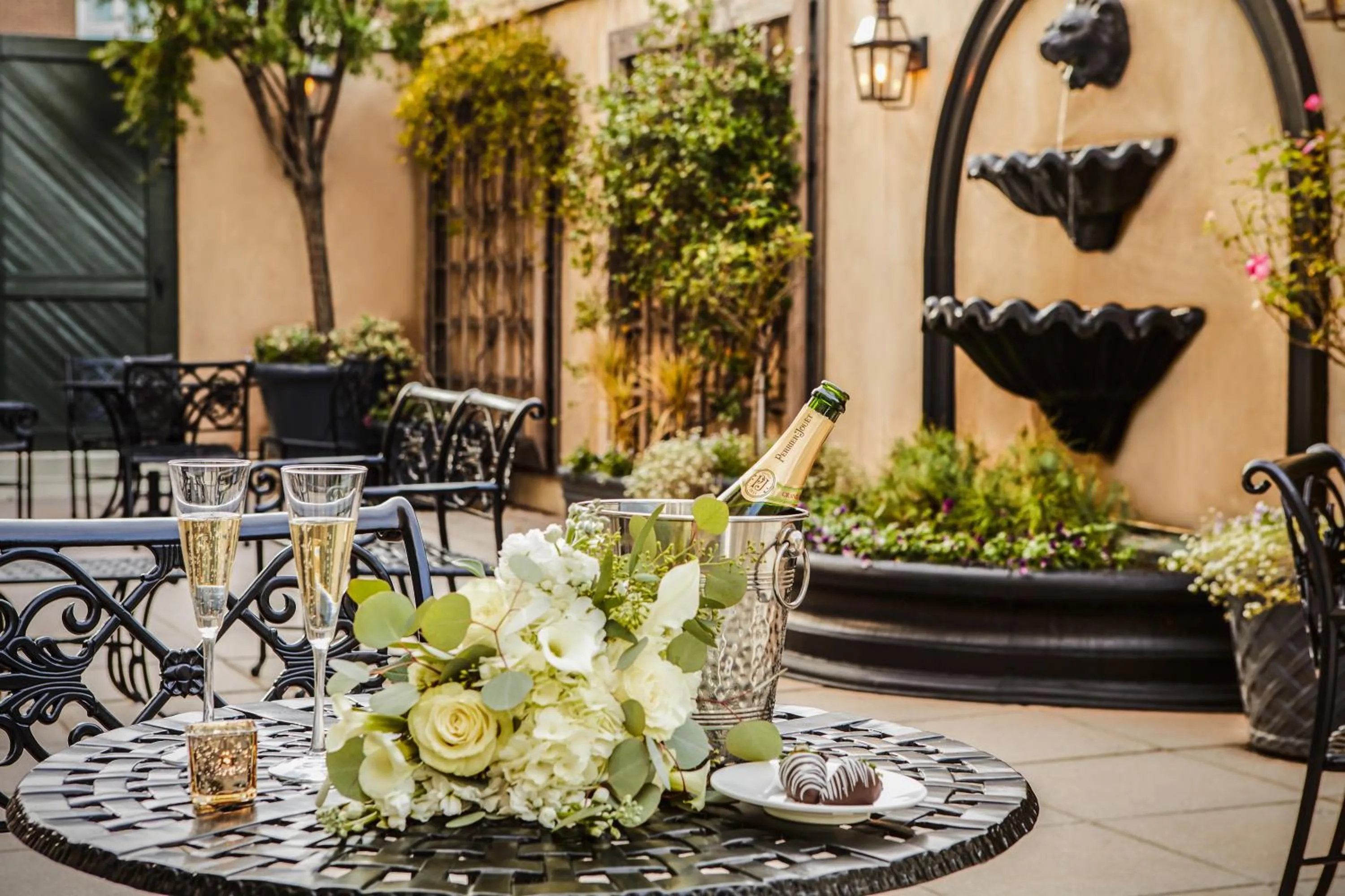 Patio in French Quarter Inn