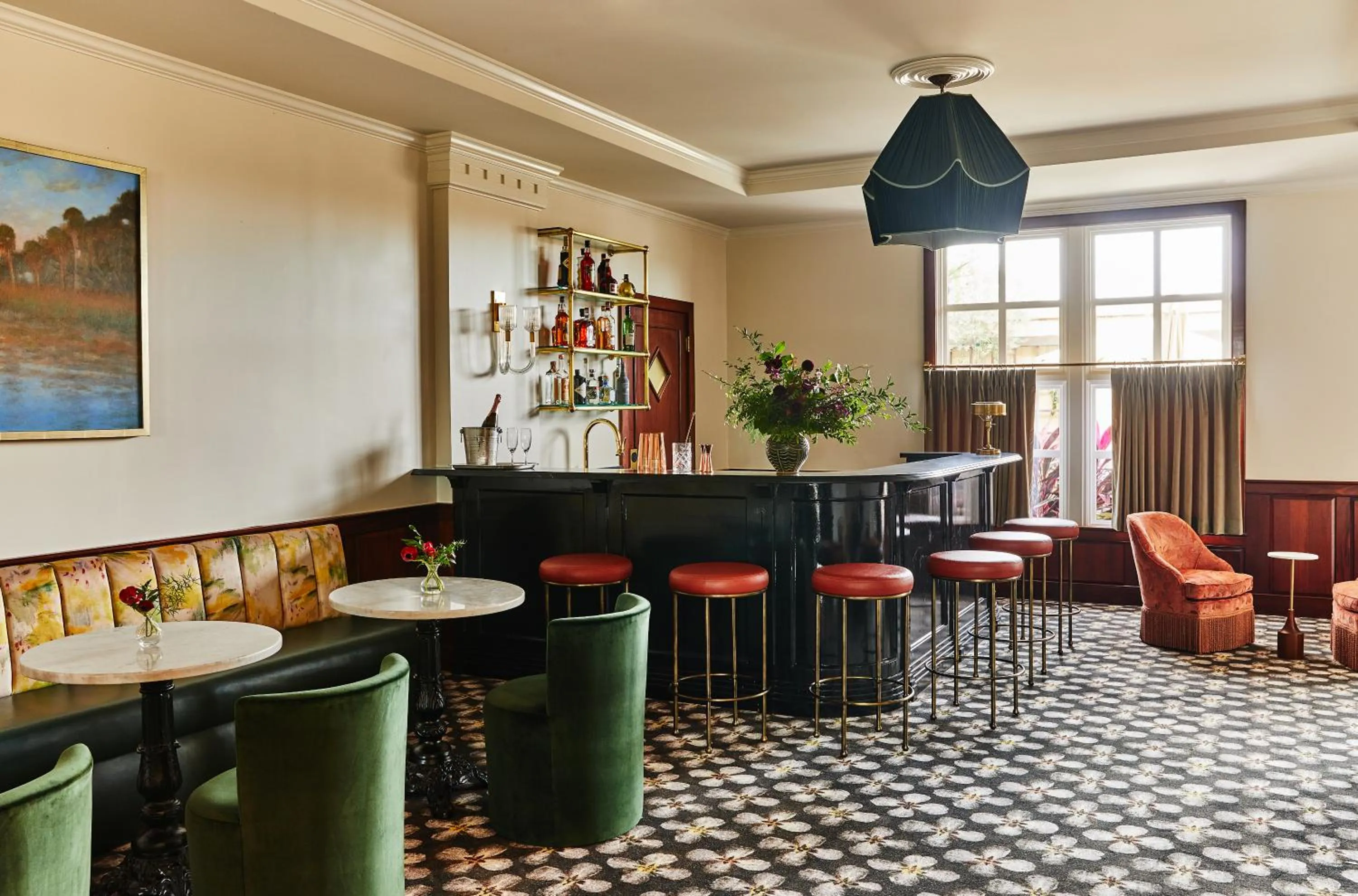 Lounge or bar in French Quarter Inn