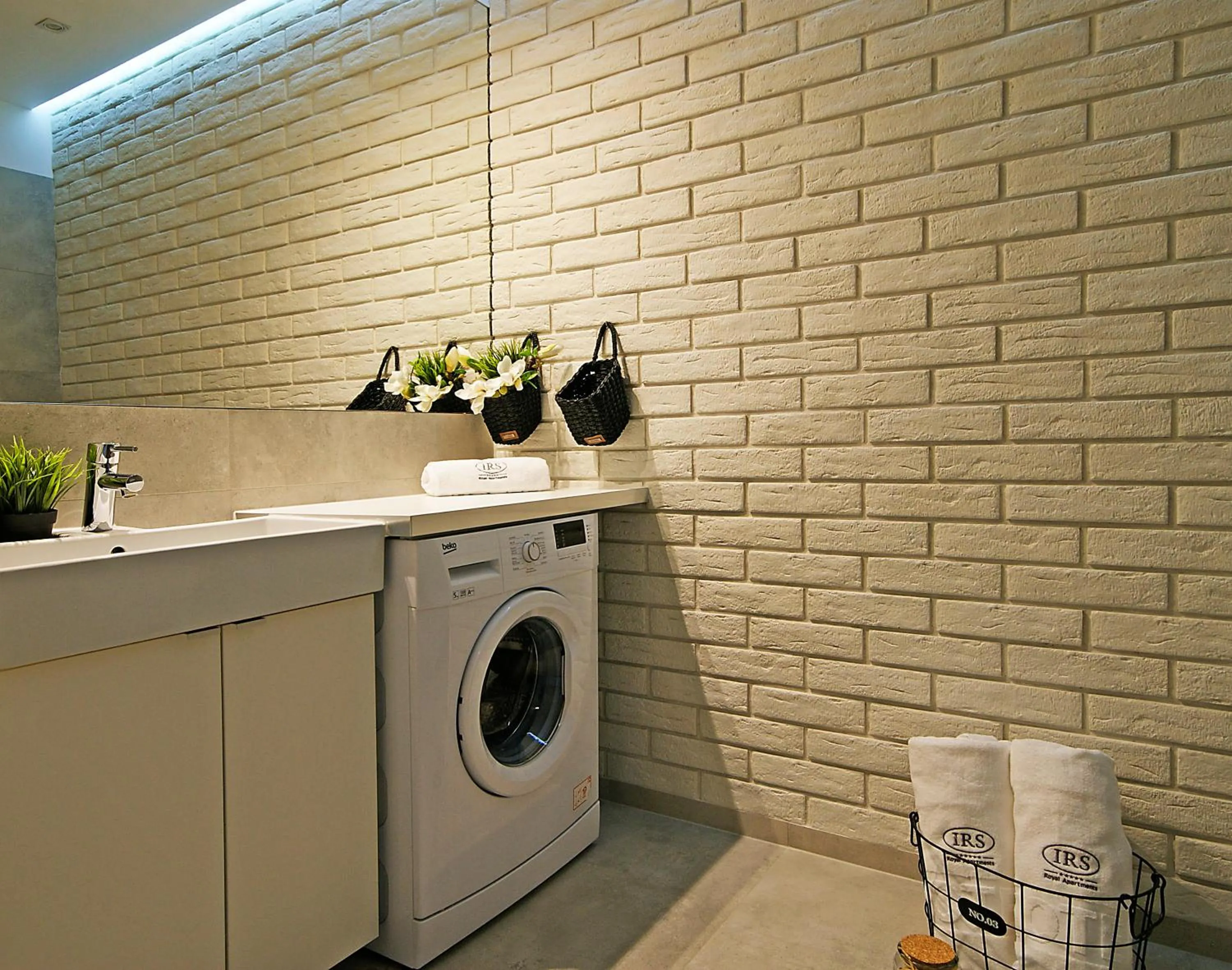 washing machine in IRS ROYAL APARTMENTS Apartamenty IRS Albatros