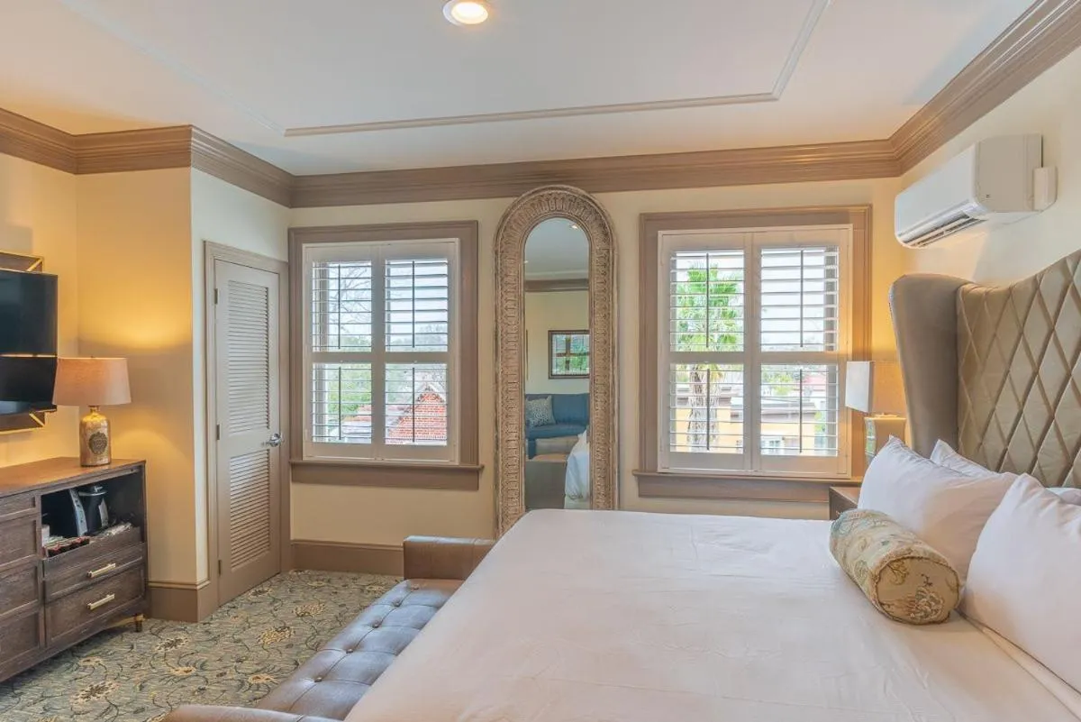 Bed in Andrew Pinckney Inn