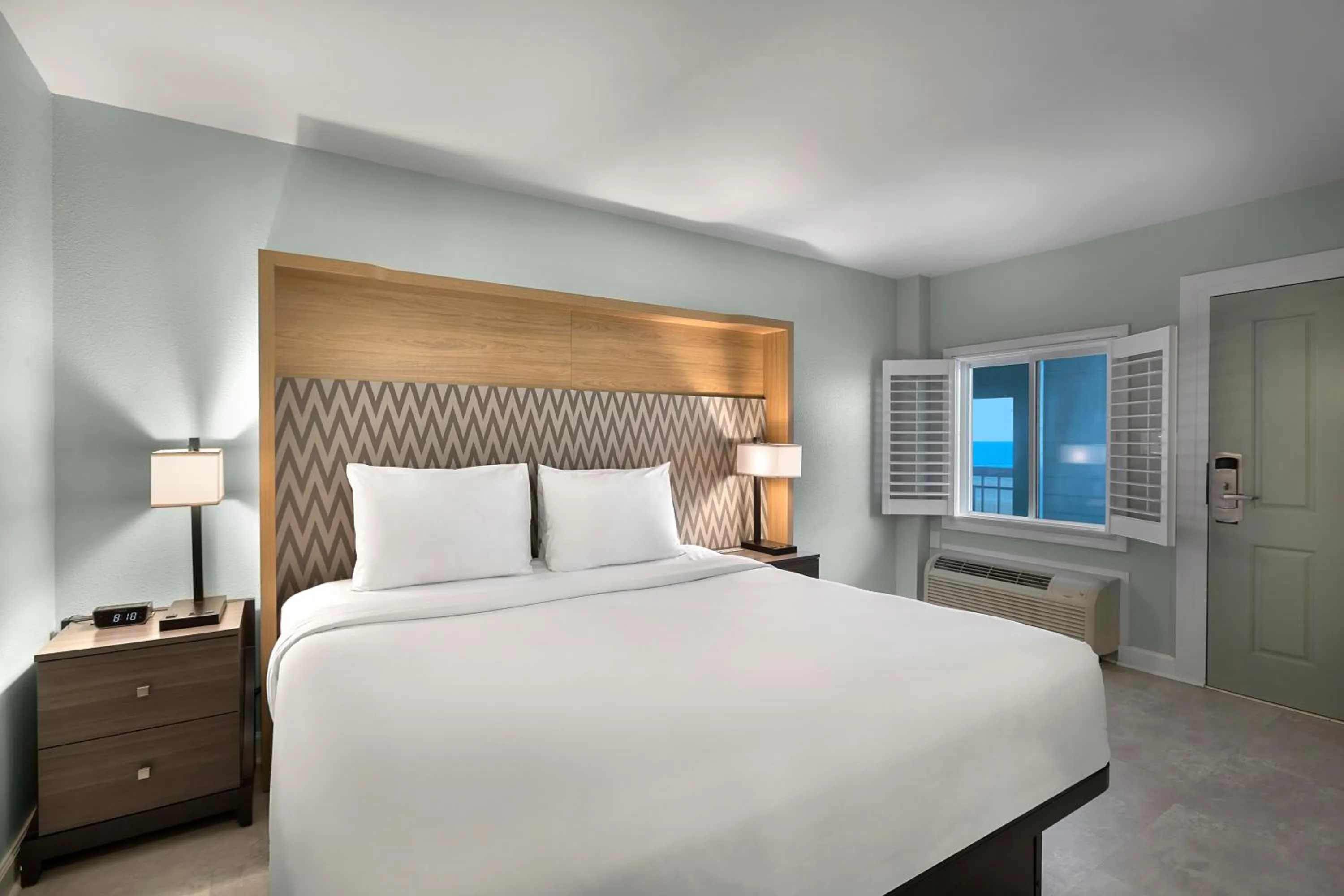 Bedroom, Bed in Seaside Inn - Isle of Palms