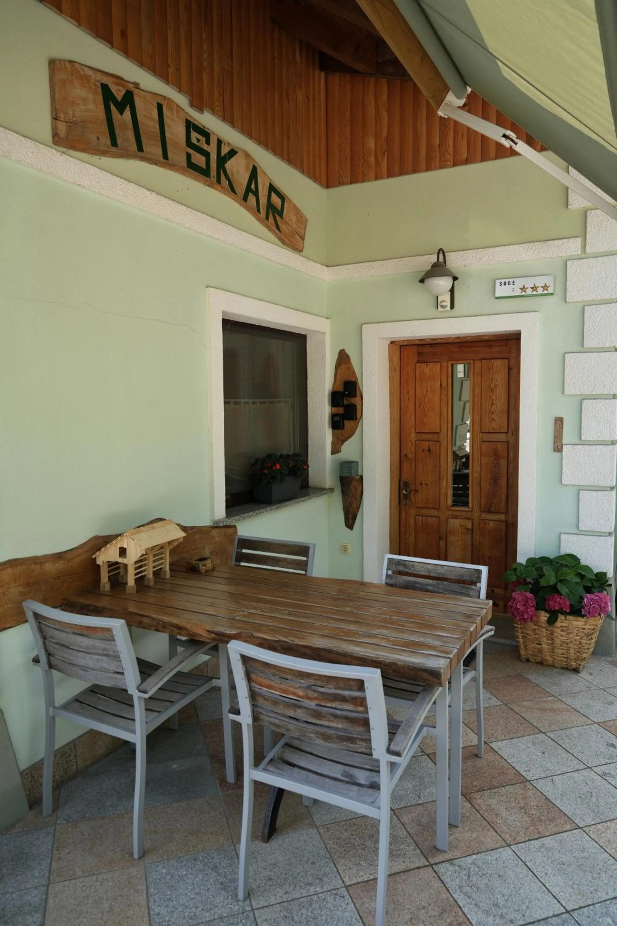 Facade/entrance in Miškar Rooms