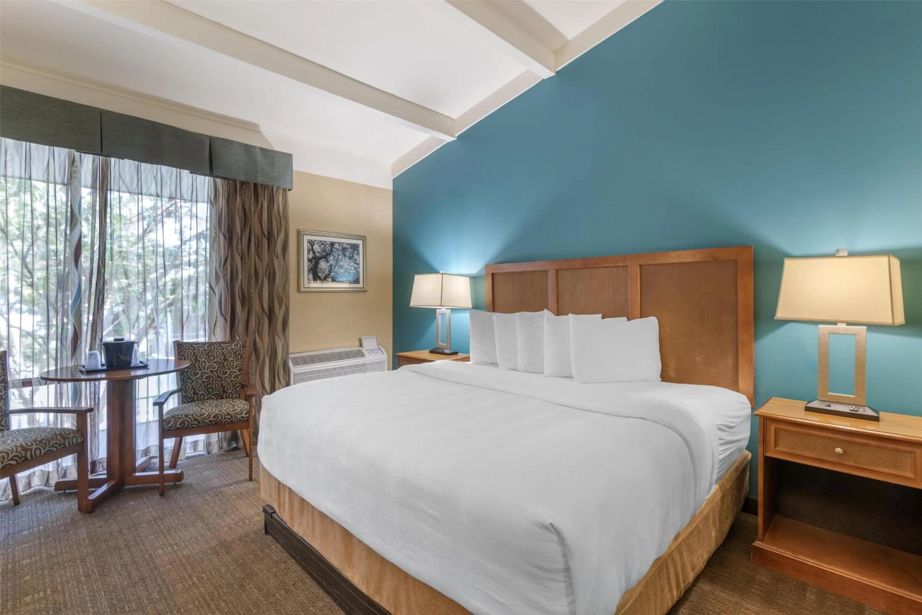 Bedroom, Bed in Best Western Charleston Inn