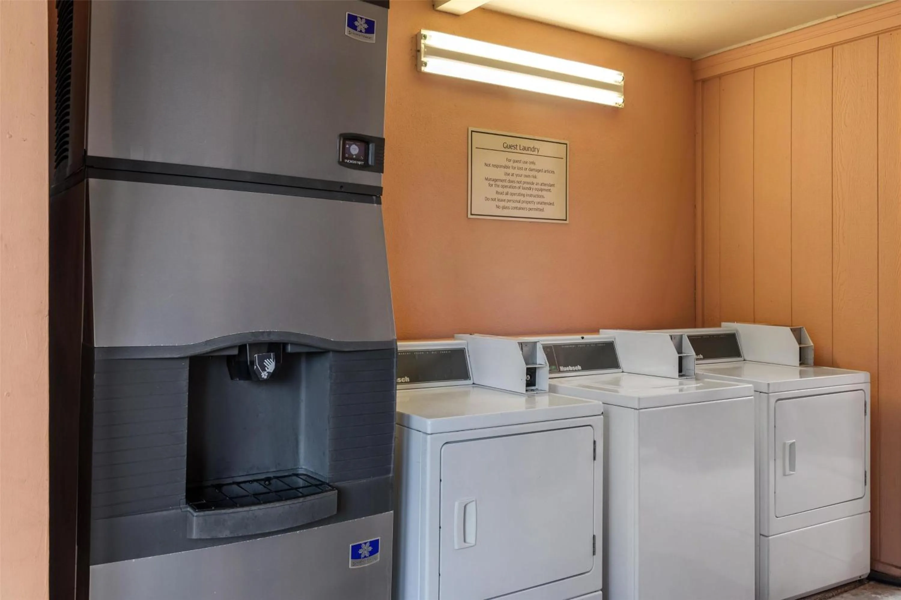 Property building in Best Western Charleston Inn