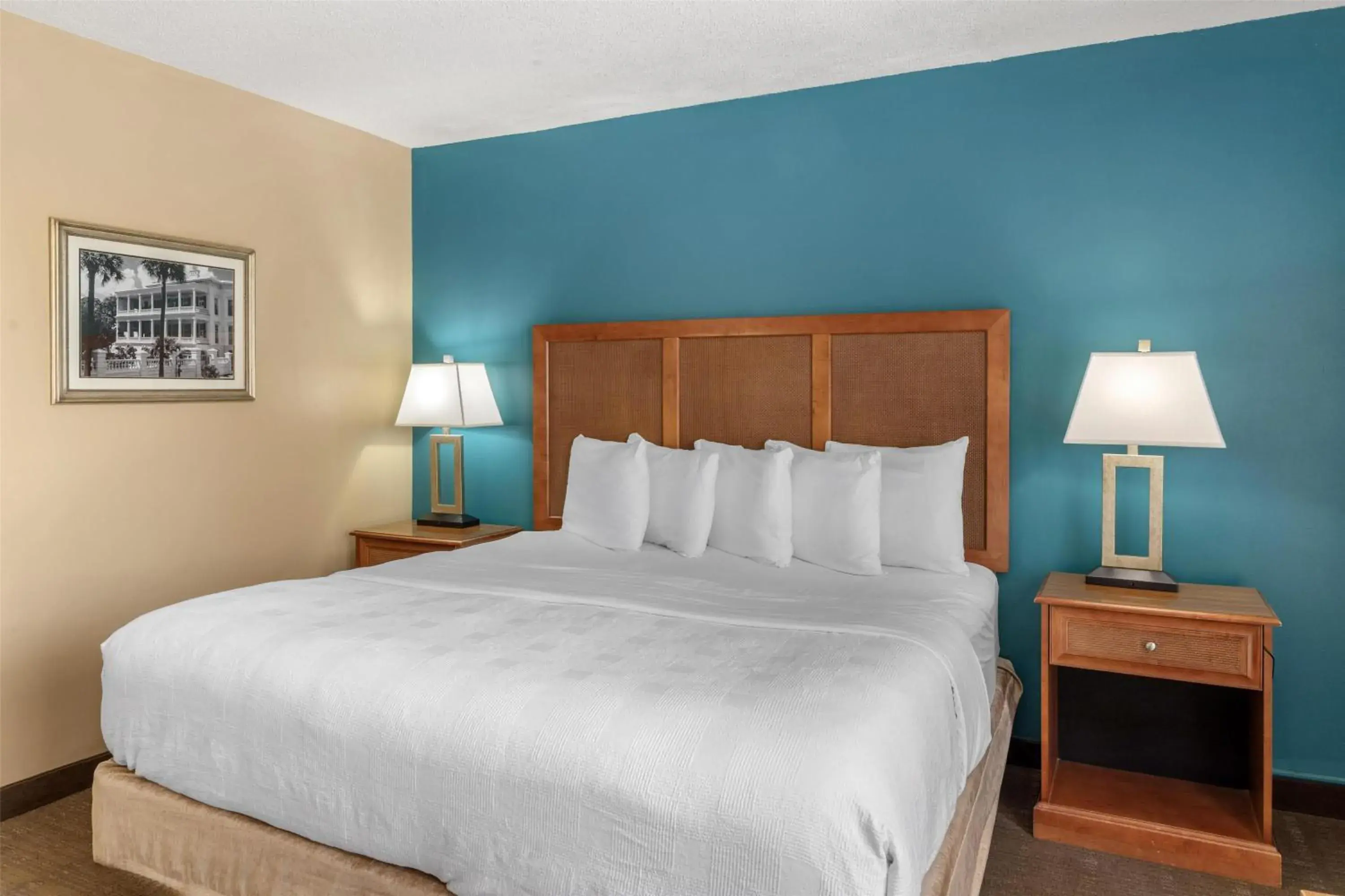 King Room with Pool View in Best Western Charleston Inn King Room with Pool View in Best Western Charleston Inn