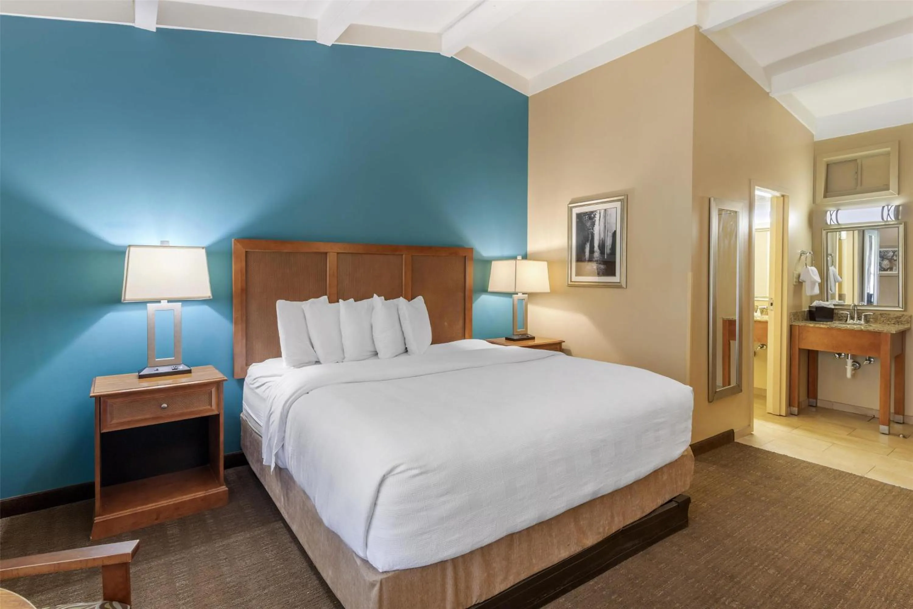 Bedroom, Bed in Best Western Charleston Inn