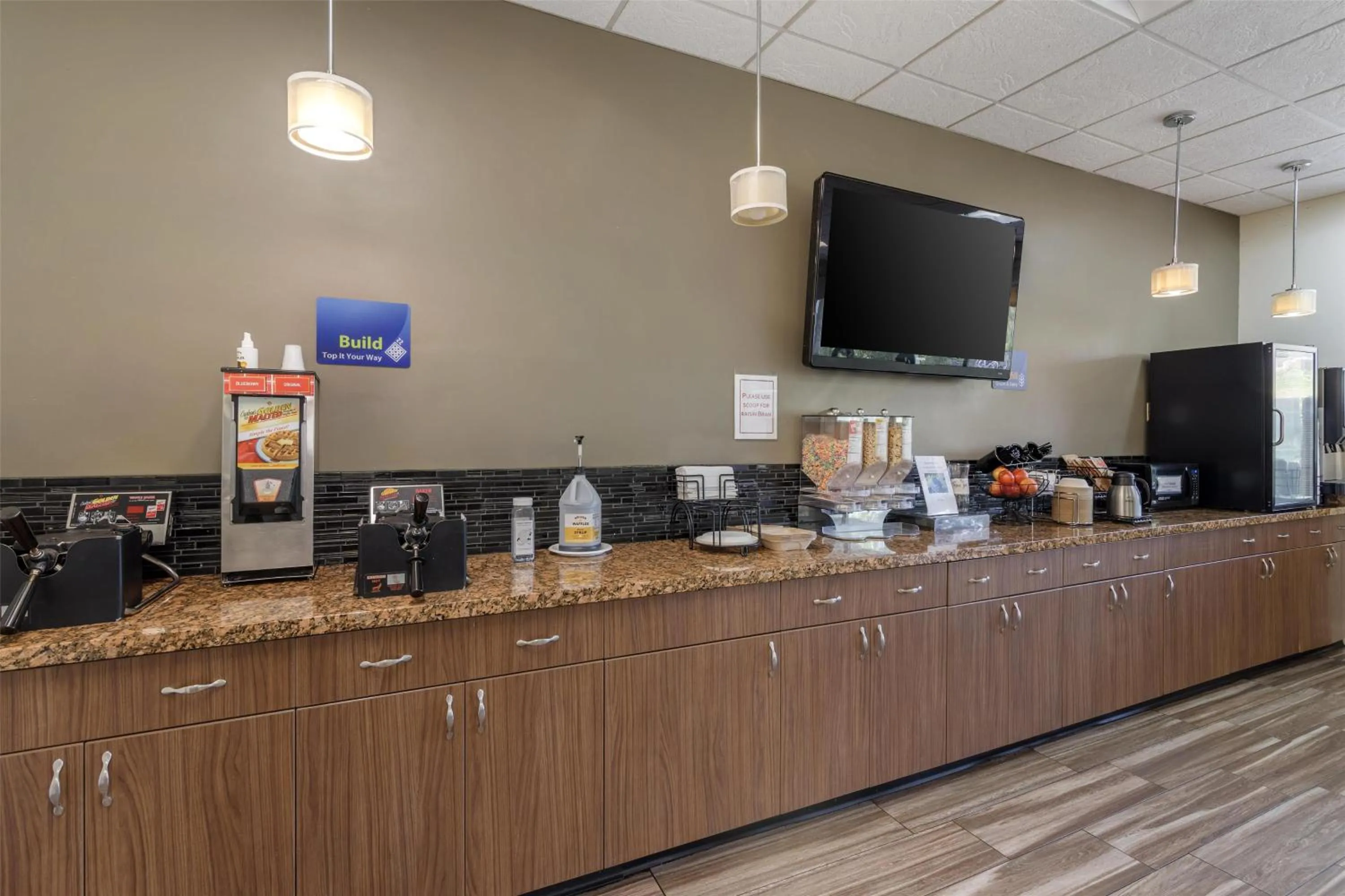 Breakfast in Best Western Charleston Inn