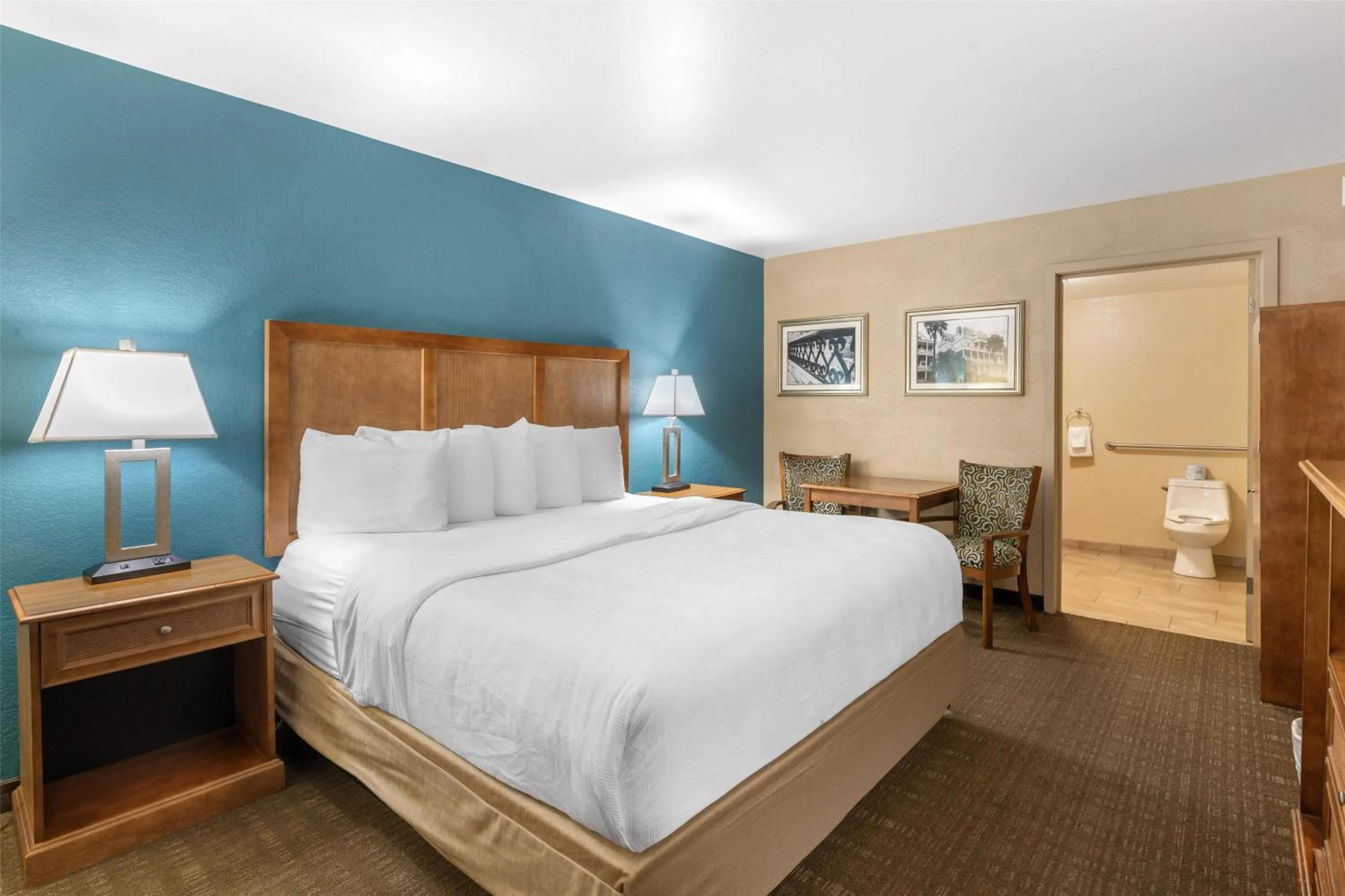 Bedroom, Bed in Best Western Charleston Inn