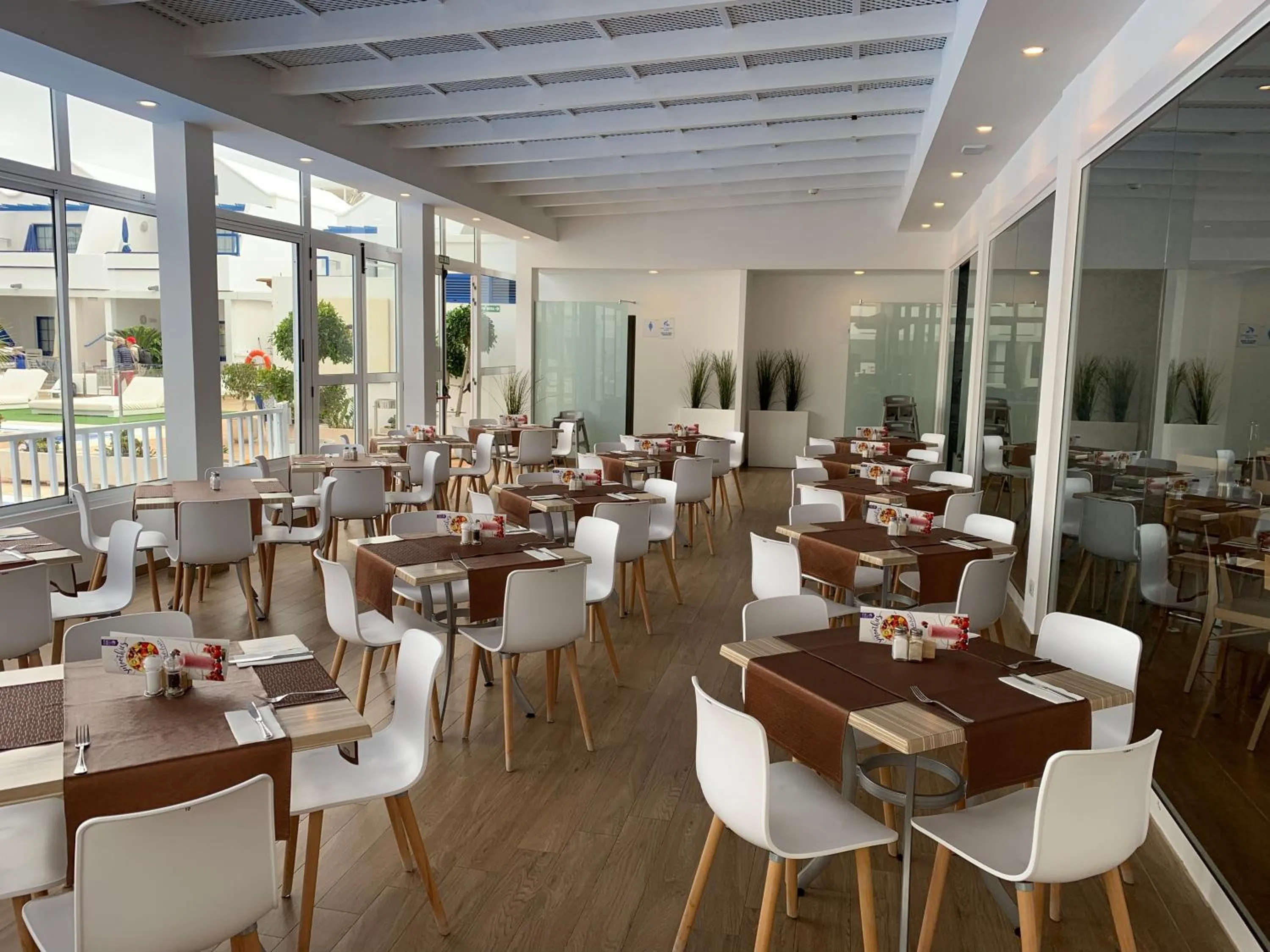 Restaurant/places to eat in Grupotel Cinco Plazas