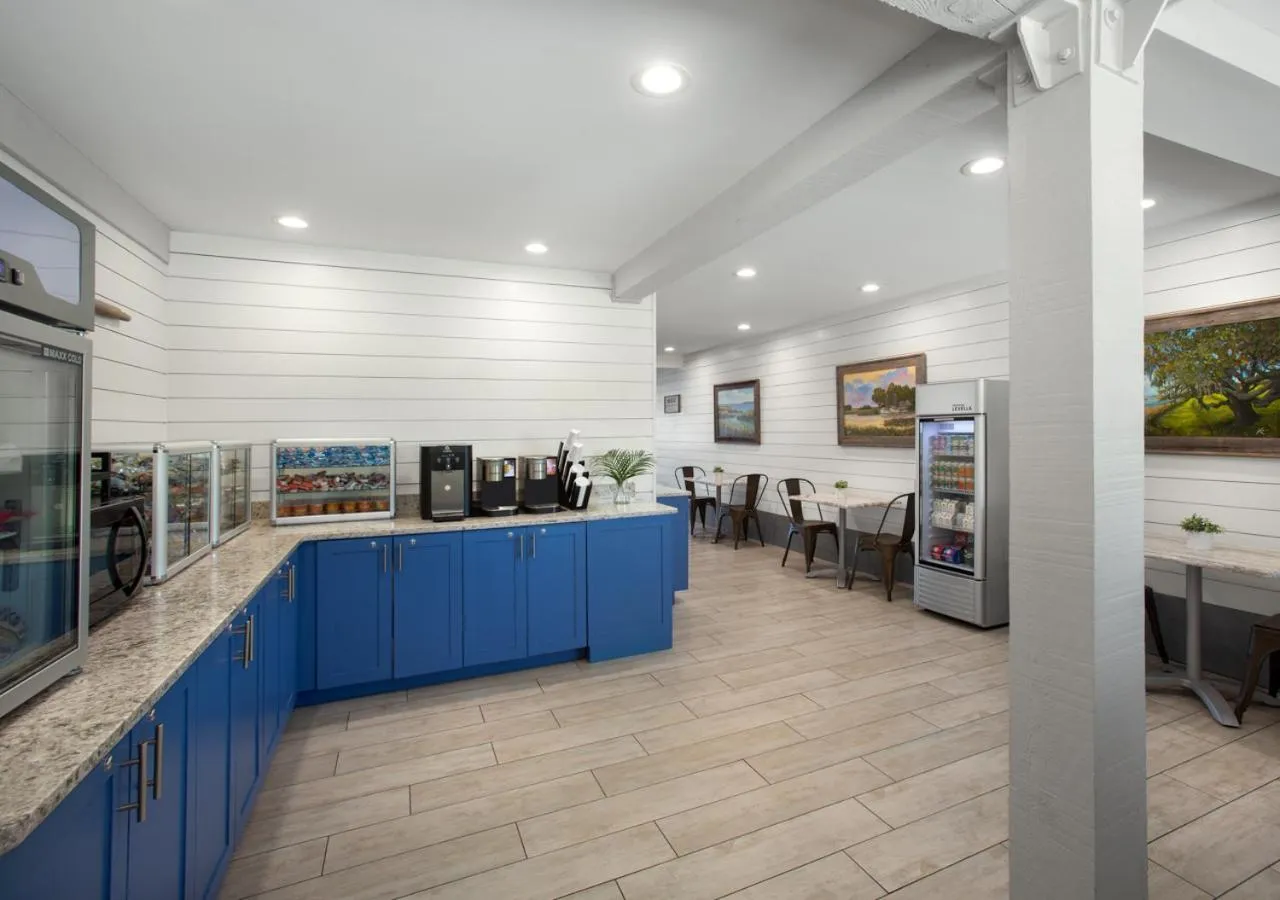 Lobby or reception in Shem Creek Inn