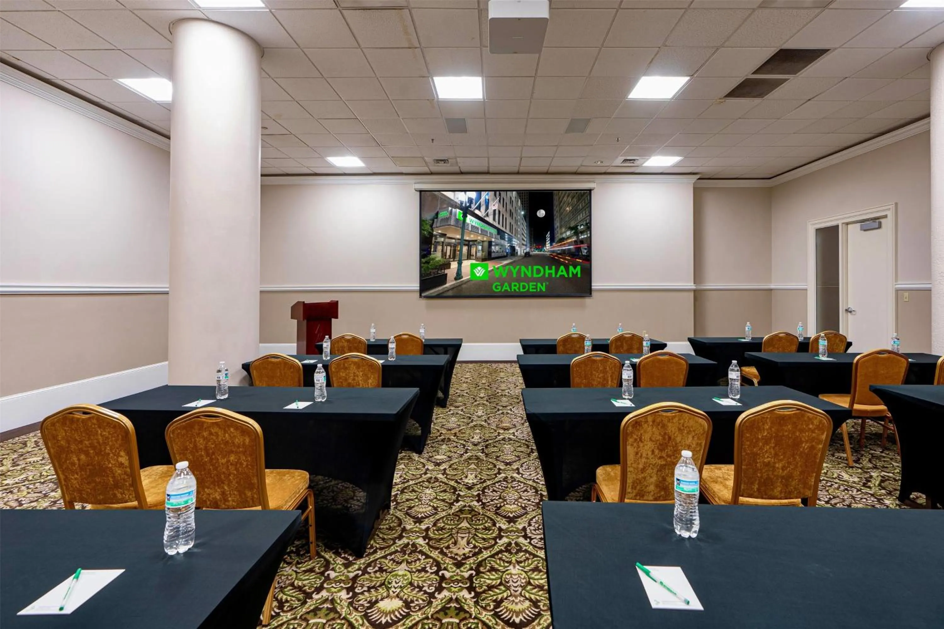 Meeting/conference room in Wyndham Garden Baronne Plaza