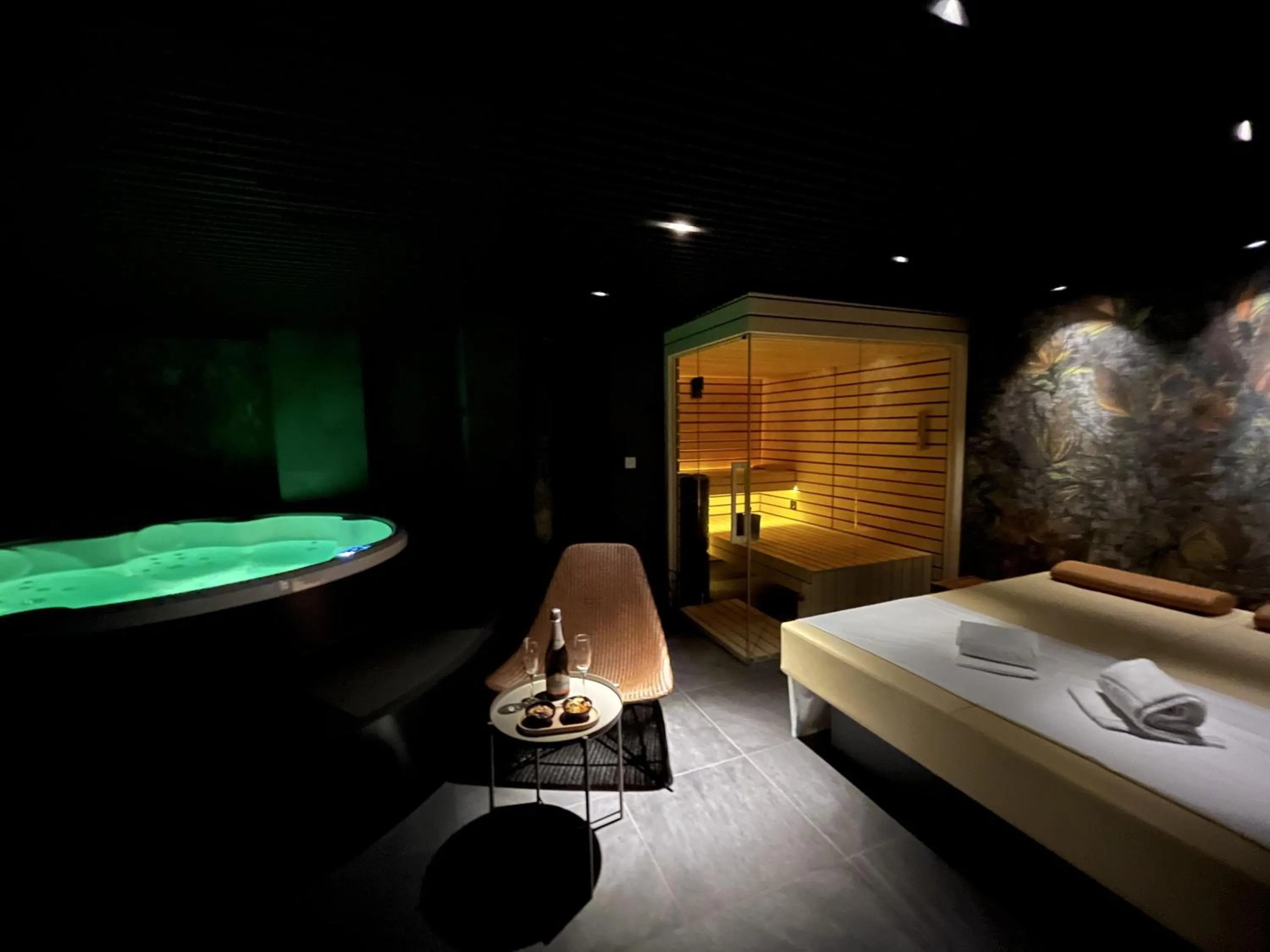 Hot Tub in Boutique & Wellness Hotel Vital