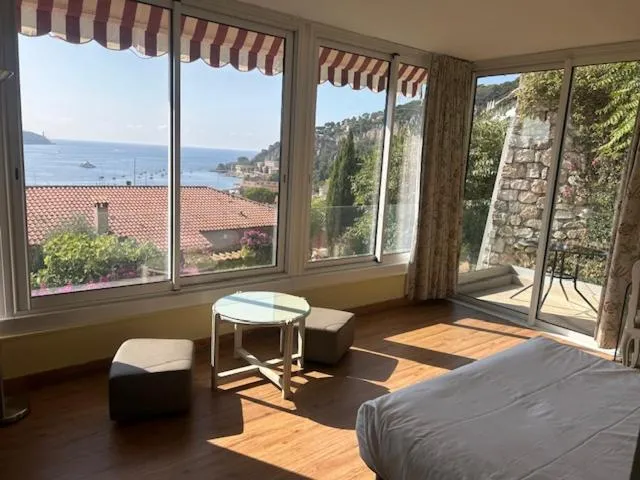 Bed in Hôtel La Flore