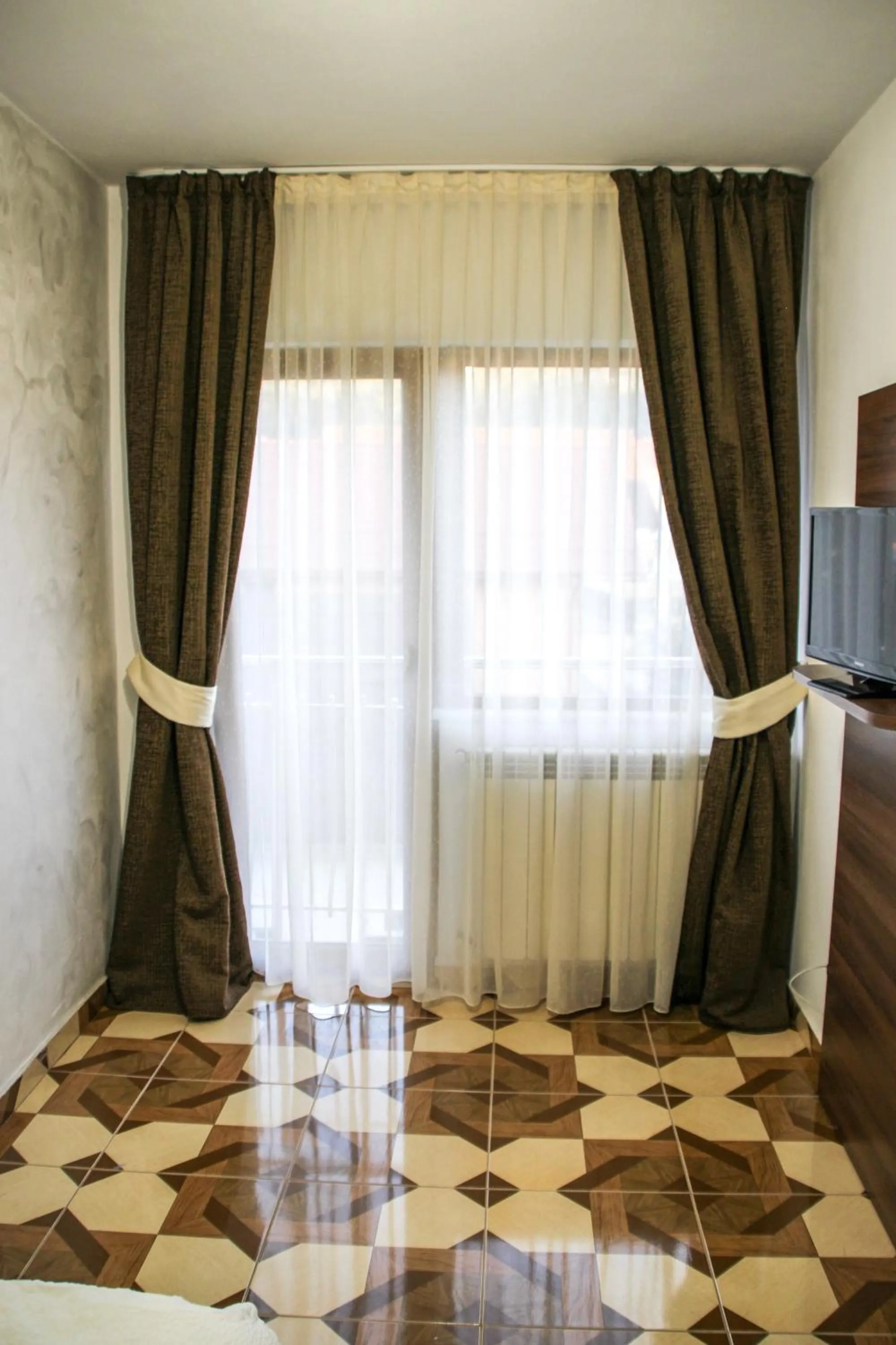 TV and multimedia, Bed in Hotel Corina