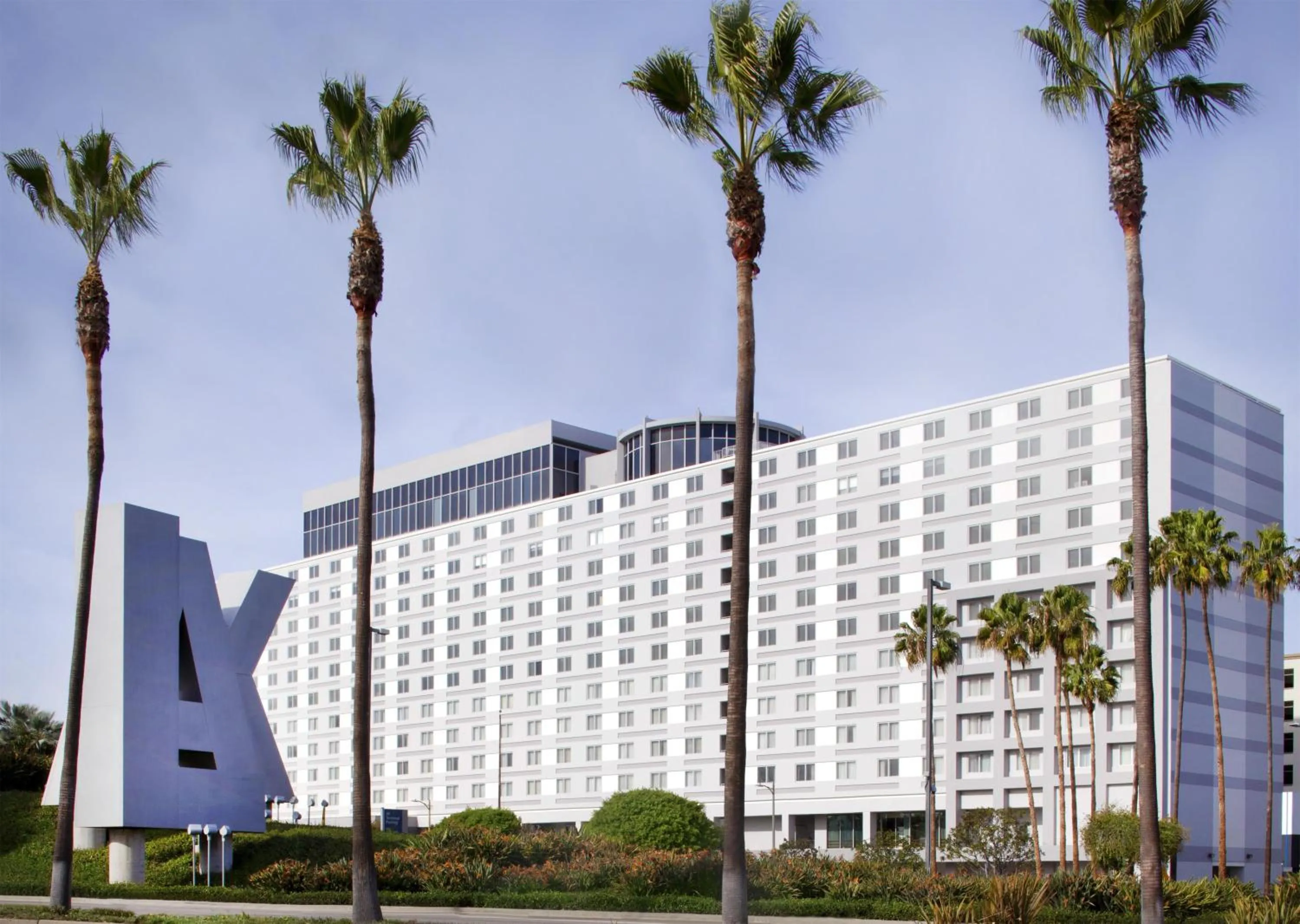 Property building in Hyatt Regency Los Angeles International Airport
