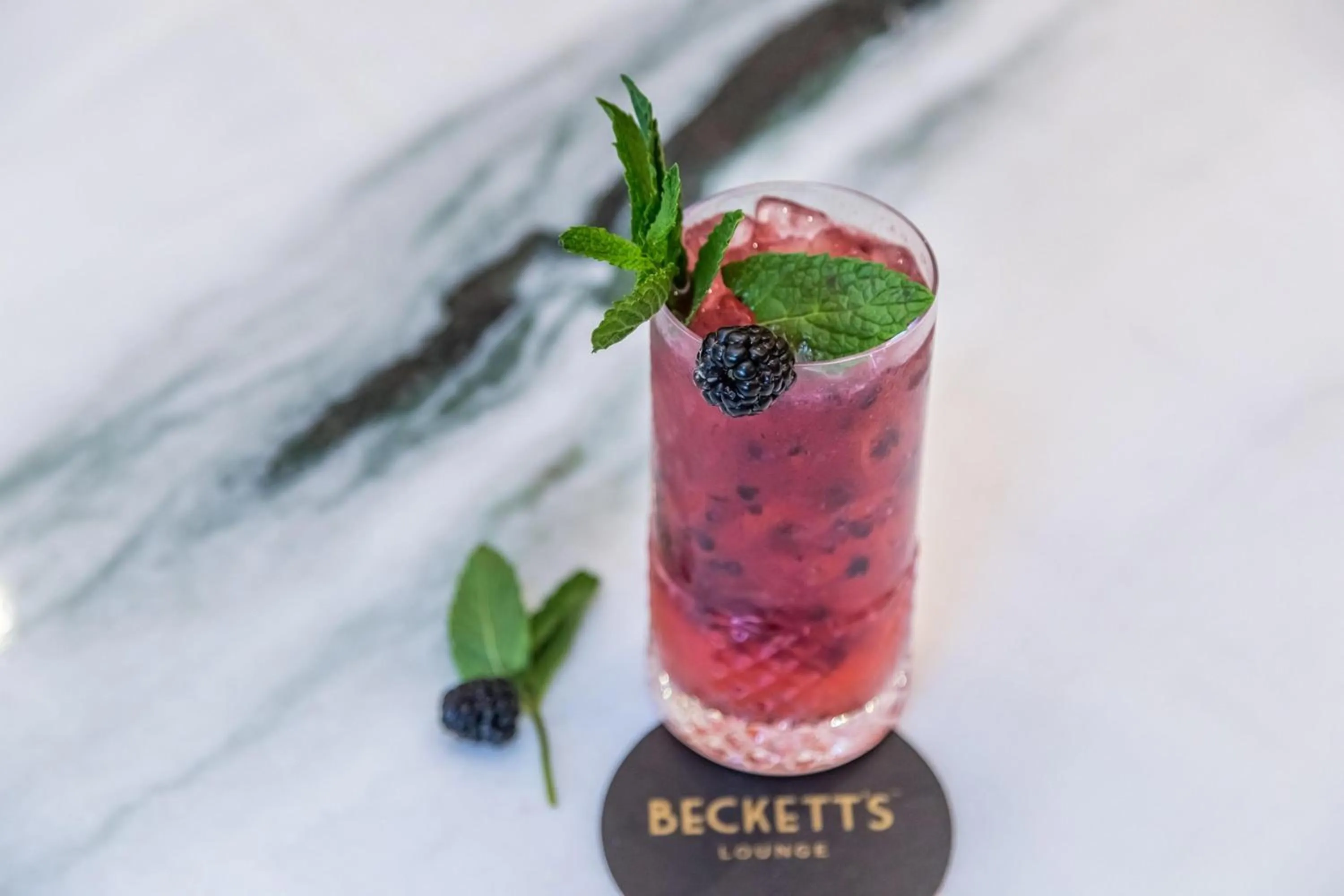 Restaurant/places to eat in Hyatt Regency Los Angeles International Airport