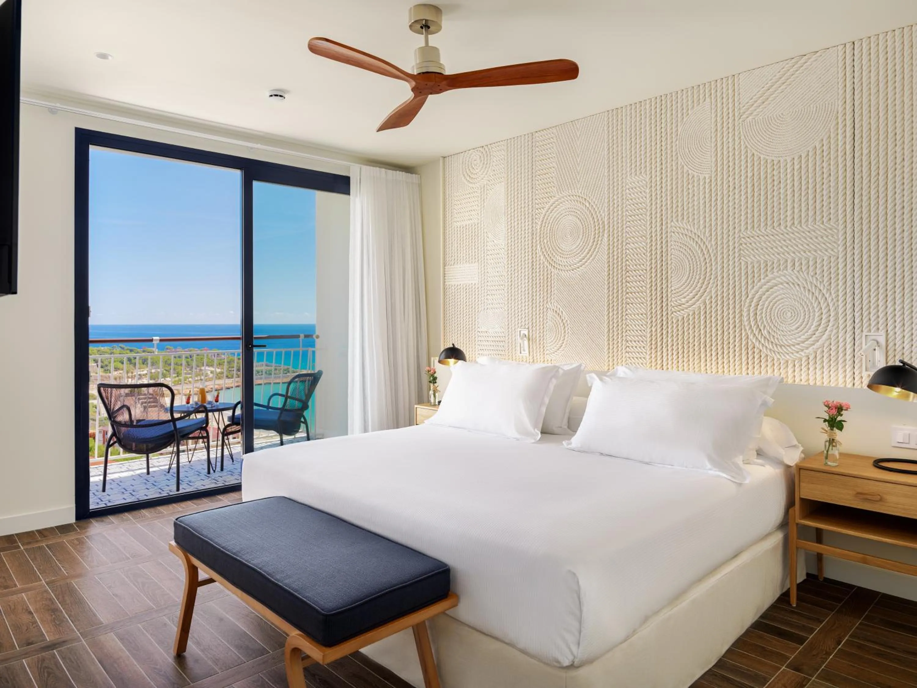 Bedroom, Bed in H10 Imperial Tarraco 4 Sup