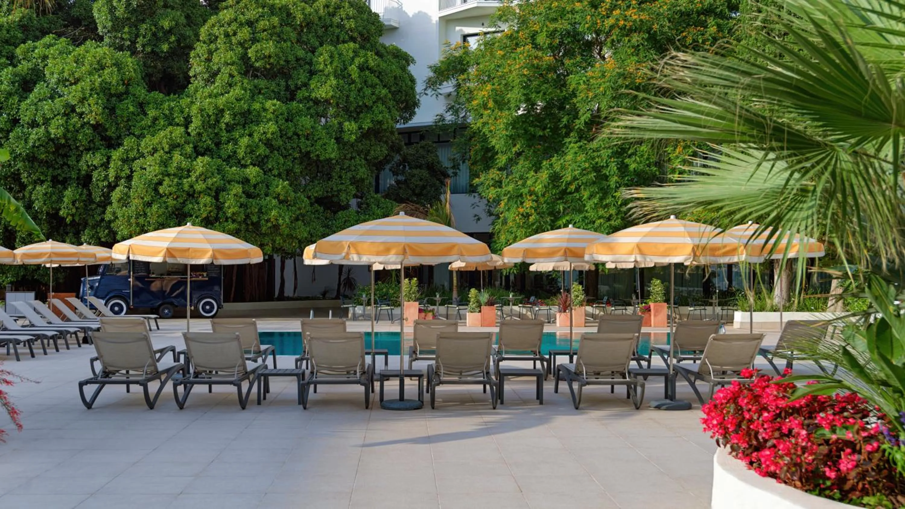 Swimming pool in H10 Imperial Tarraco 4 Sup