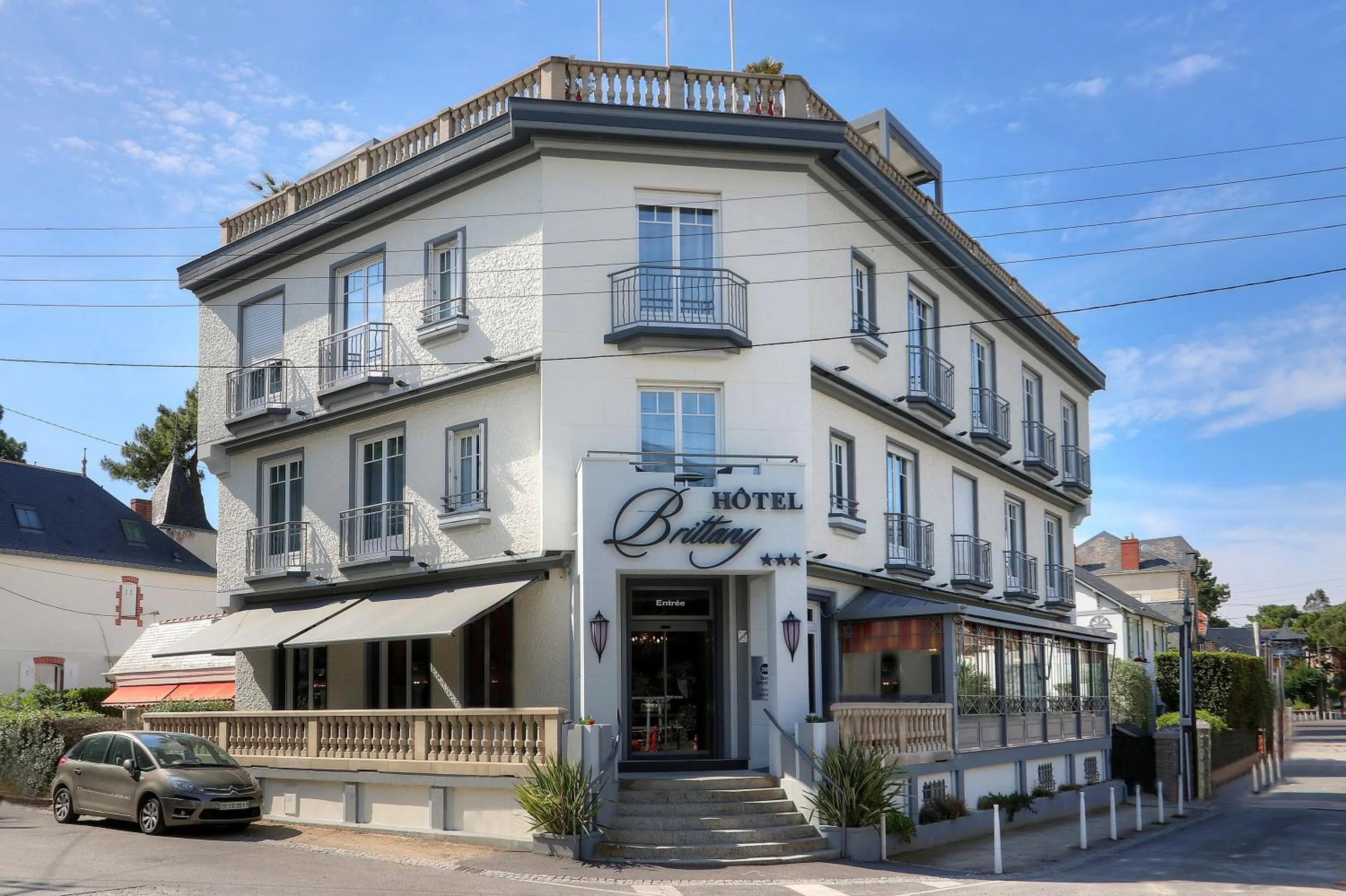Property building in Best Western Hôtel Brittany La Baule Centre & Plages