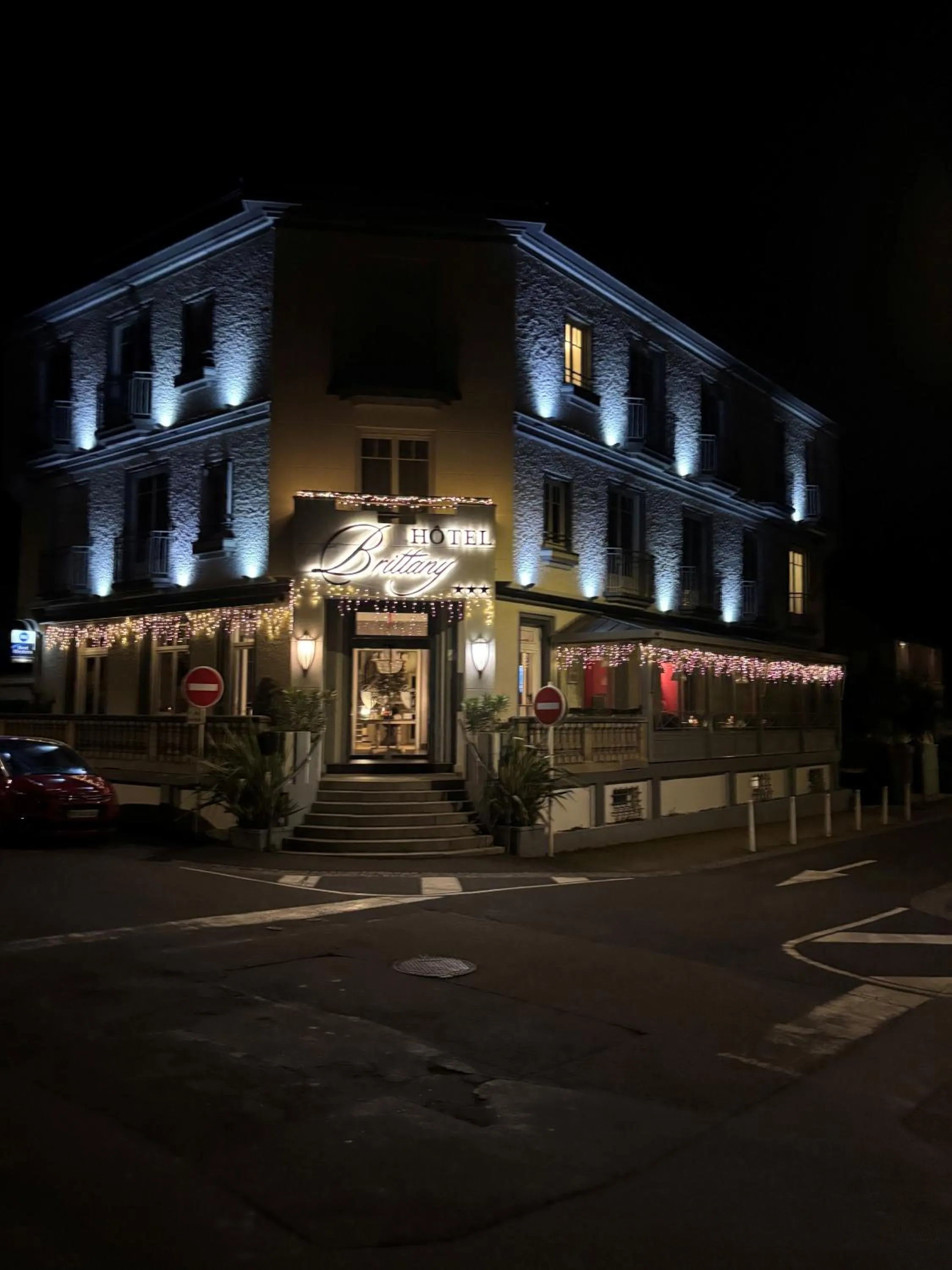 Facade/entrance in Best Western Hôtel Brittany La Baule Centre & Plages