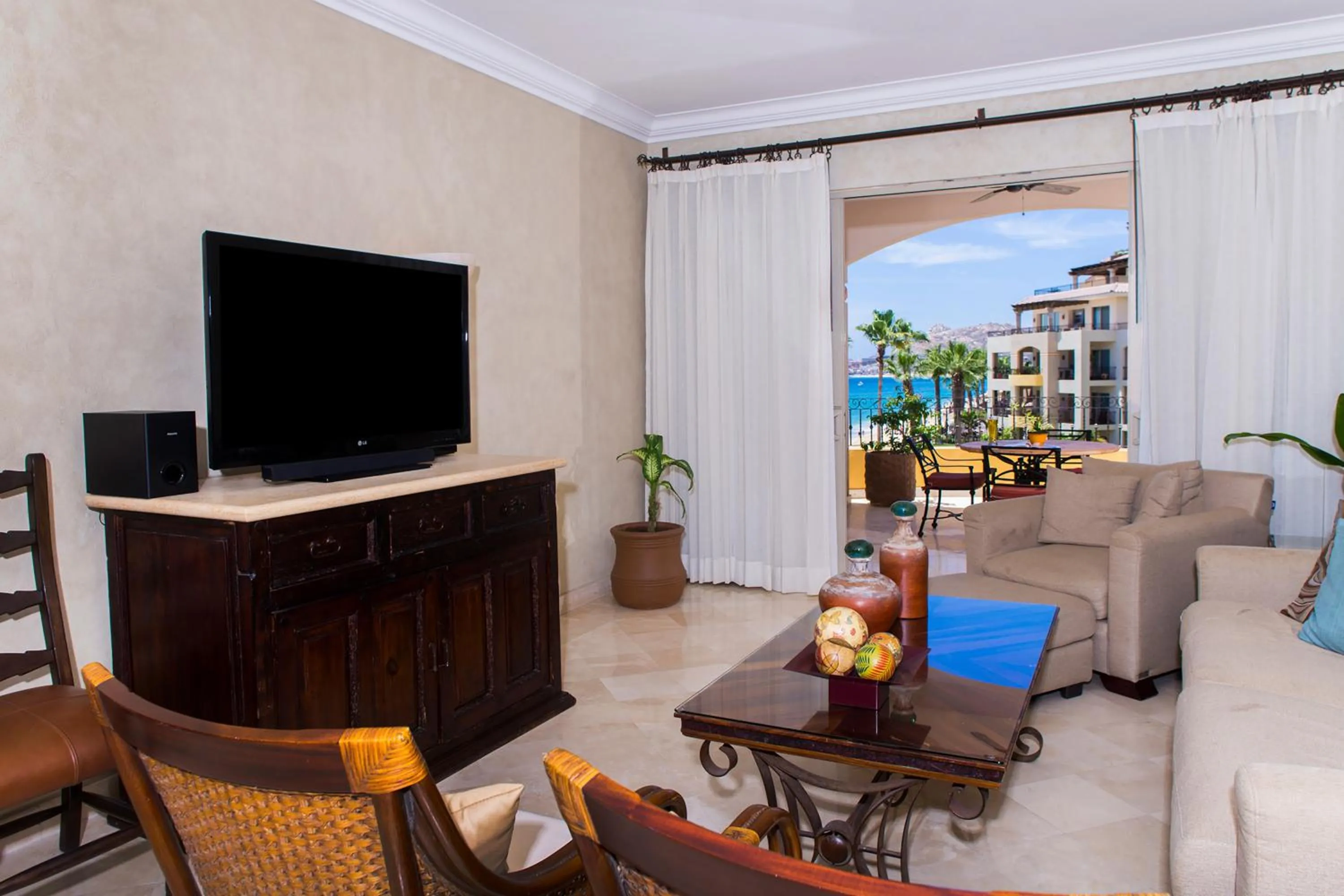 TV and multimedia in Cabo La Estancia